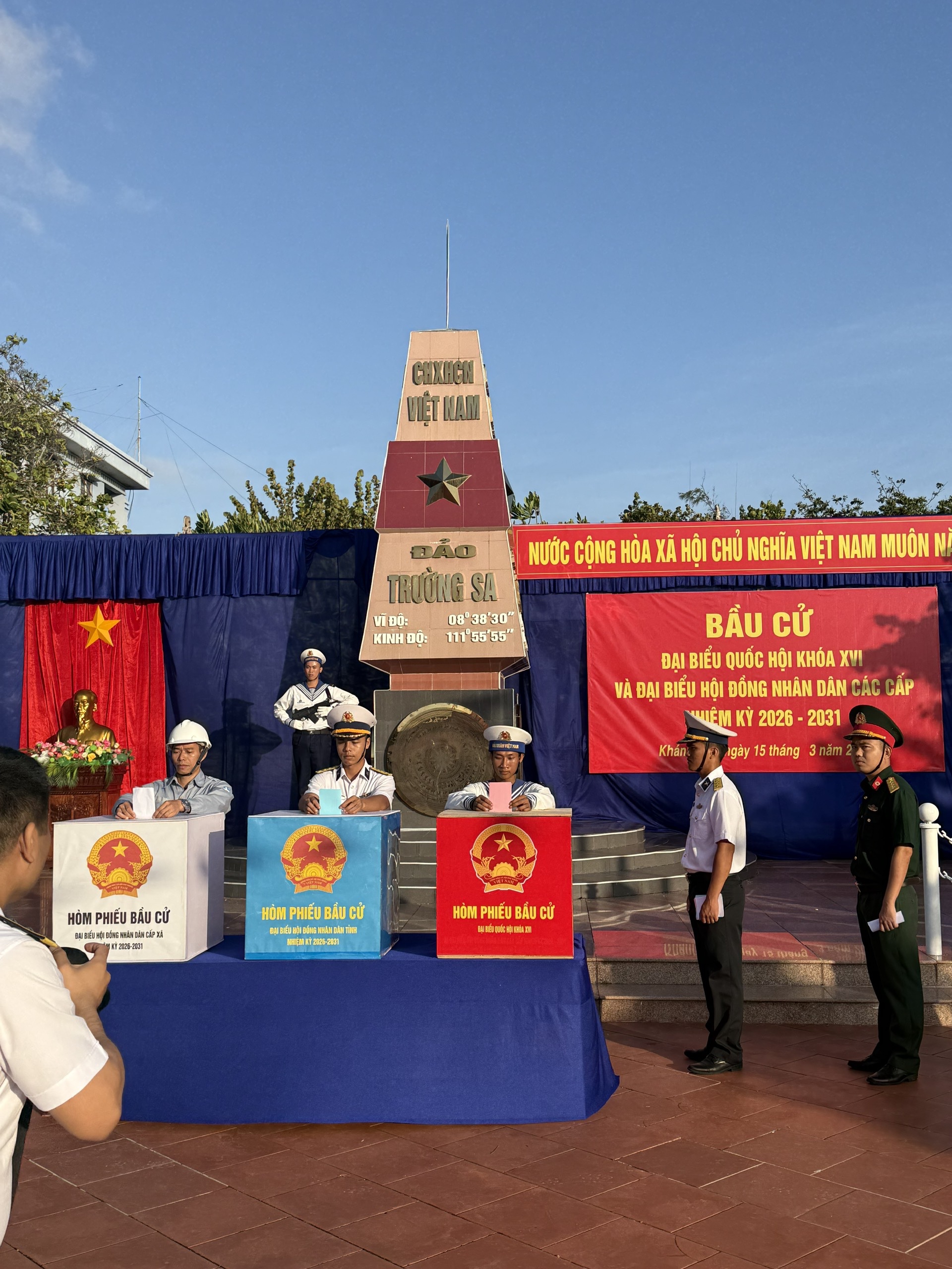 Thi&ecirc;ng li&ecirc;ng Ng&agrave;y hội non s&ocirc;ng ở đặc khu Trường Sa - Ảnh 3.