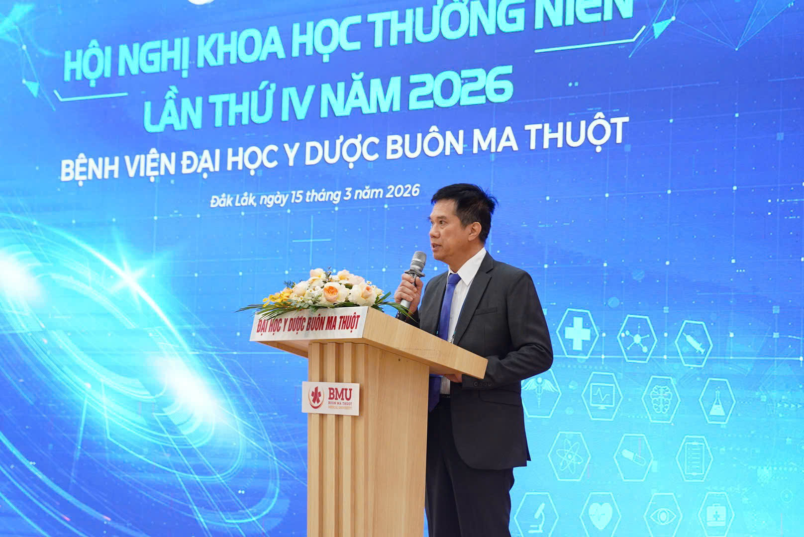 Hơn 100 báo cáo khoa học chuyên sâu chia sẻ tri thức y khoa hiện đại - Ảnh 2.