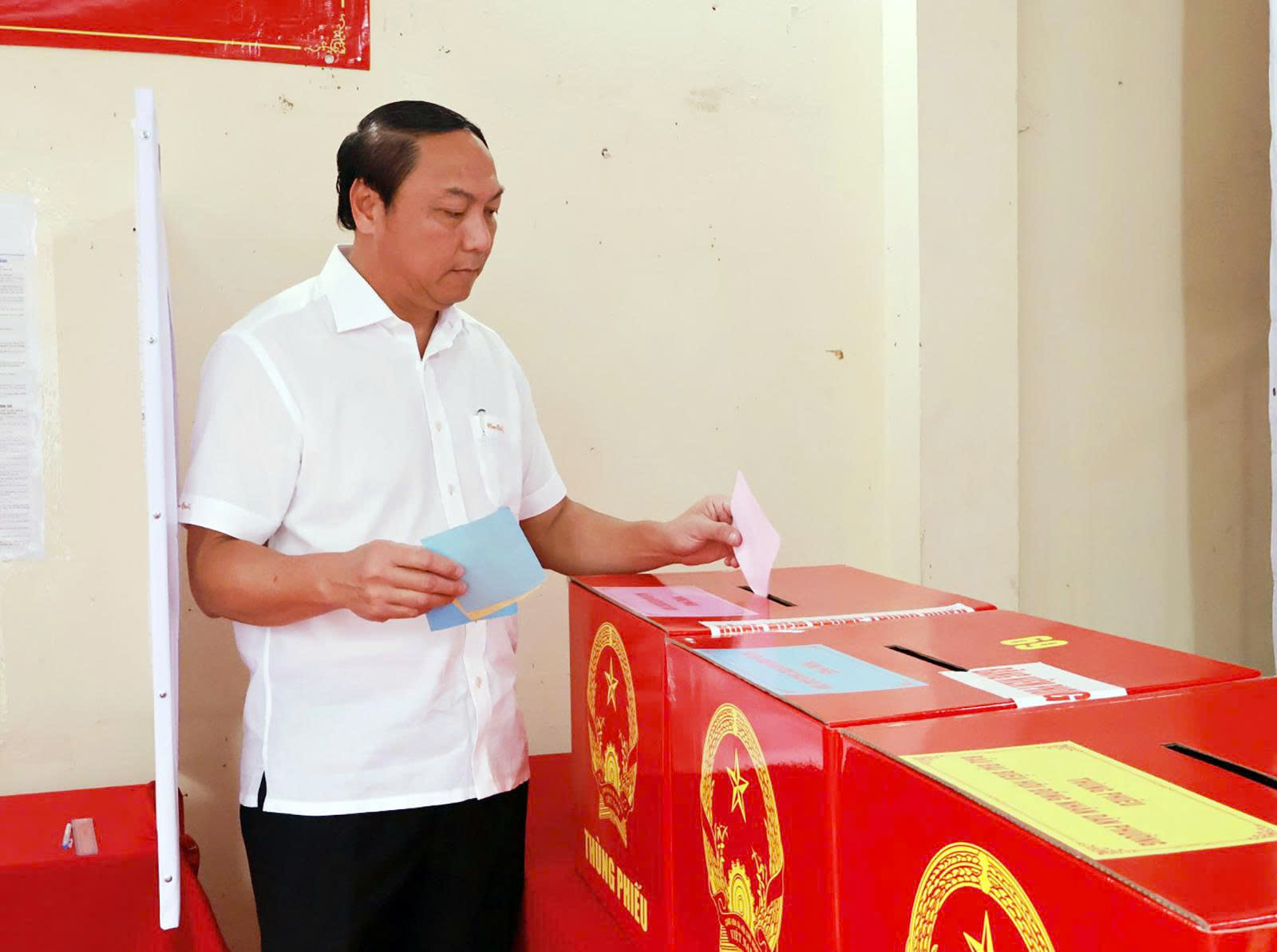 CLIP: Rộn ràng ngày bầu cử tại Cần Thơ, Vĩnh Long, An Giang, Tây Ninh - Ảnh 21.