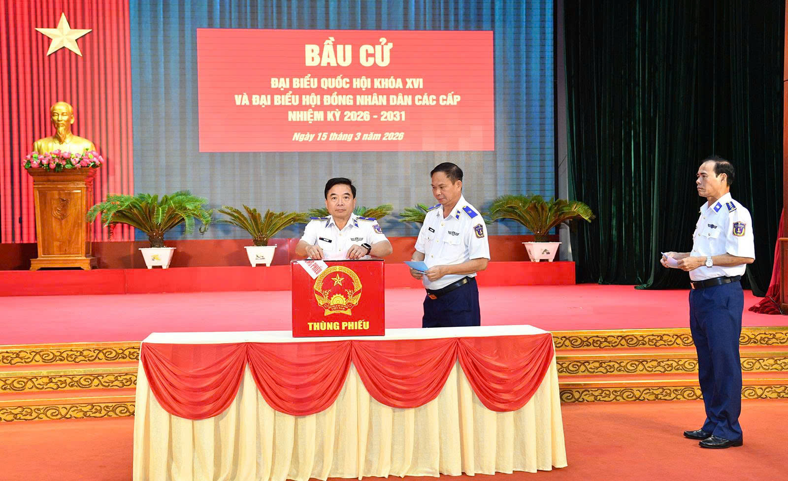 CLIP: Rộn ràng ngày bầu cử tại Cần Thơ, Vĩnh Long, An Giang, Tây Ninh - Ảnh 27.