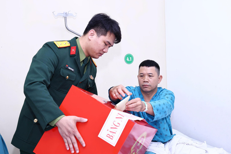 Nguyên Phó chủ tịch nước Nguyễn Thị bình bầu cử đại biểu Quốc hội 2026 tại Hà Nội - Ảnh 10.