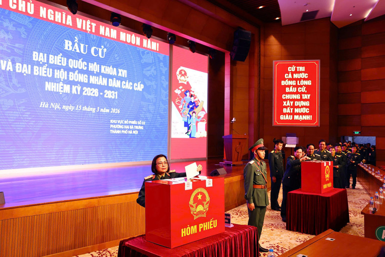 Nguyên Phó chủ tịch nước Nguyễn Thị bình bầu cử đại biểu Quốc hội 2026 tại Hà Nội - Ảnh 8.