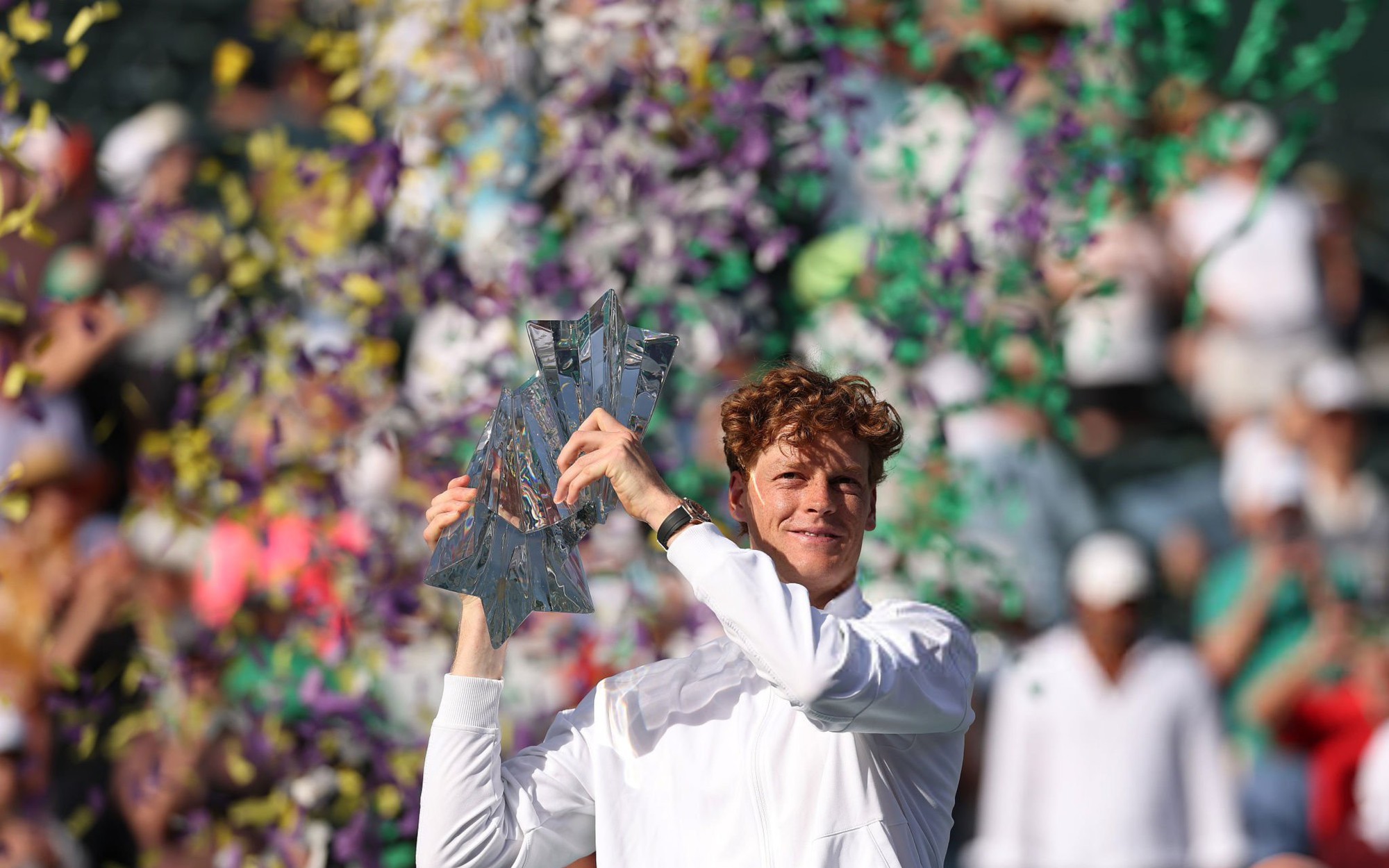 Thắng Medvedev, Sinner sở hữu đủ 6 danh hiệu ATP 1000 mặt sân cứng, sánh vai Djokovic, Federer