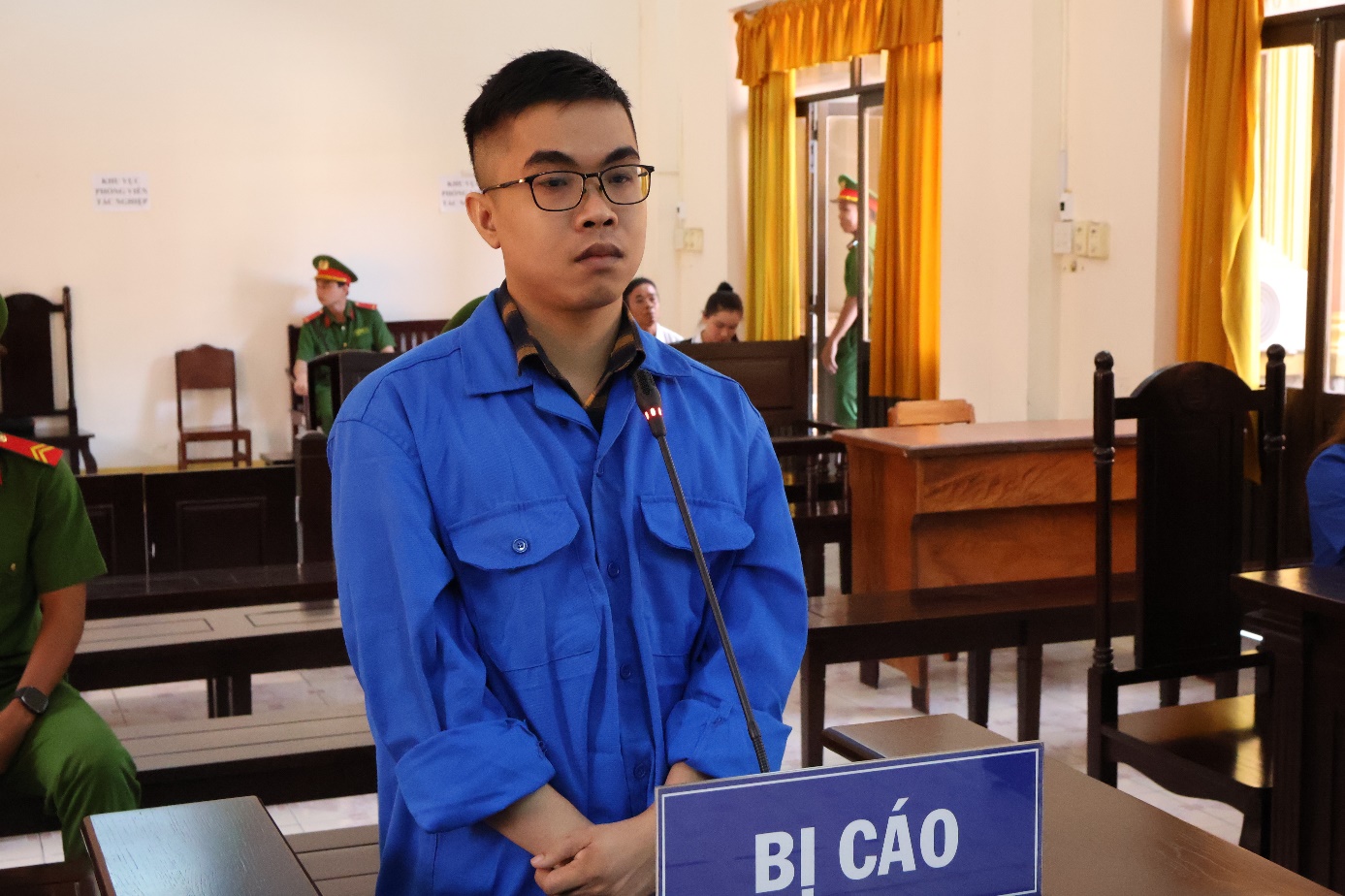 Cựu chuy&ecirc;n vi&ecirc;n ng&acirc;n h&agrave;ng lừa đảo 9 tỉ đồng bị phạt 14 năm t&ugrave; - Ảnh 1.