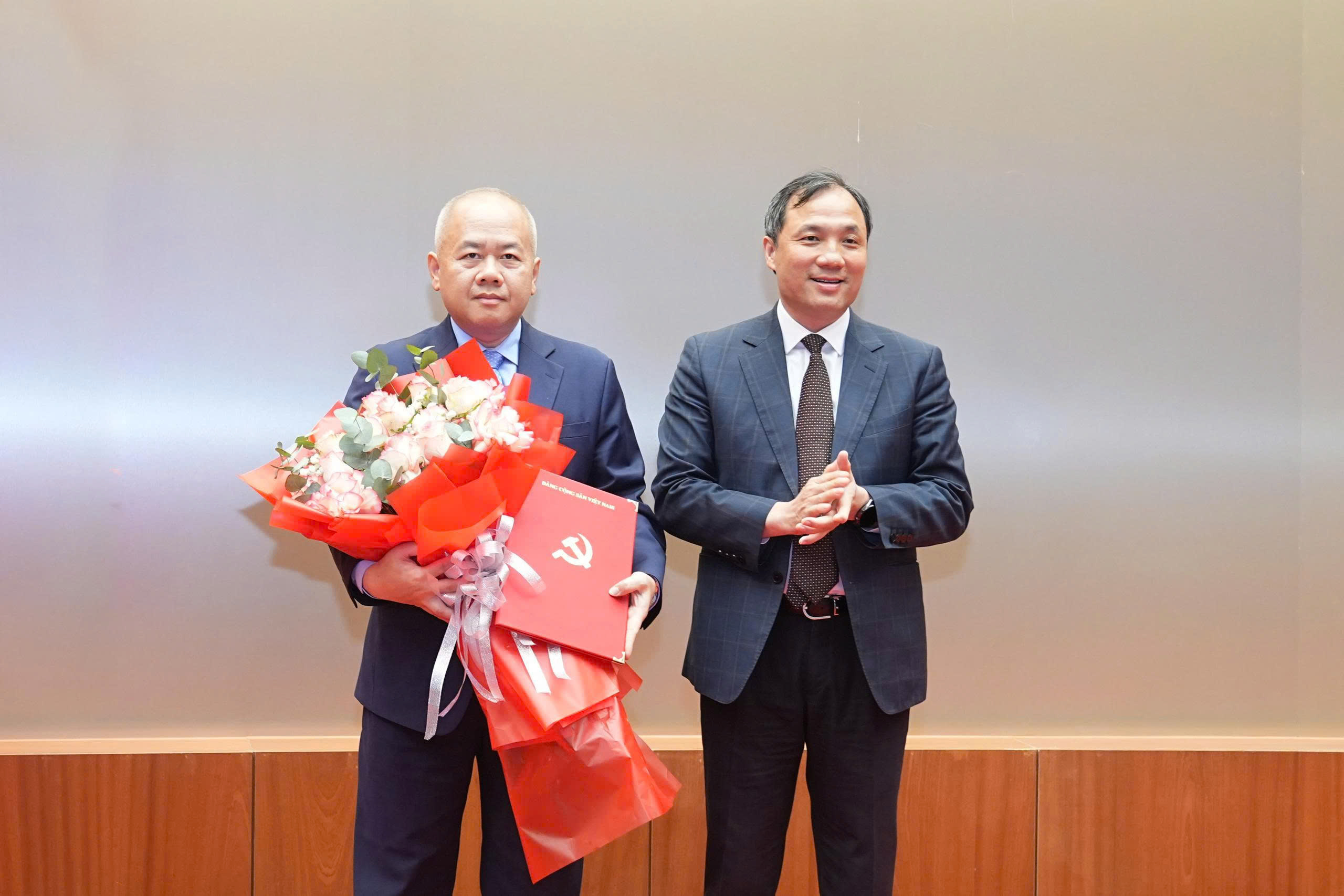 &Ocirc;ng Đỗ Th&agrave;nh Trung giữ chức Ph&oacute; B&iacute; thư Th&agrave;nh ủy Hải Ph&ograve;ng nhiệm kỳ 2025 - 2030 - Ảnh 1.