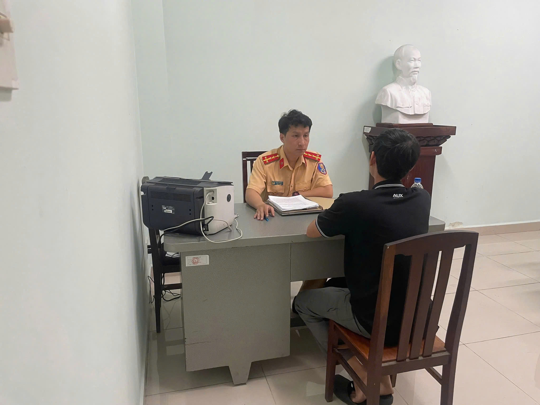 Xử phạt nhiều người n&oacute;i sai về lực lượng CSGT TPHCM - Ảnh 1.