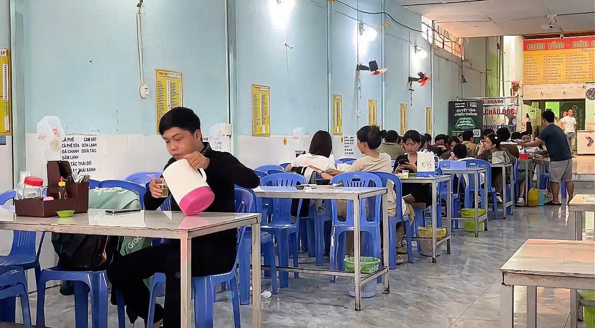 Trà đá miễn phí và cái tình của người dân TPHCM - Ảnh 1.