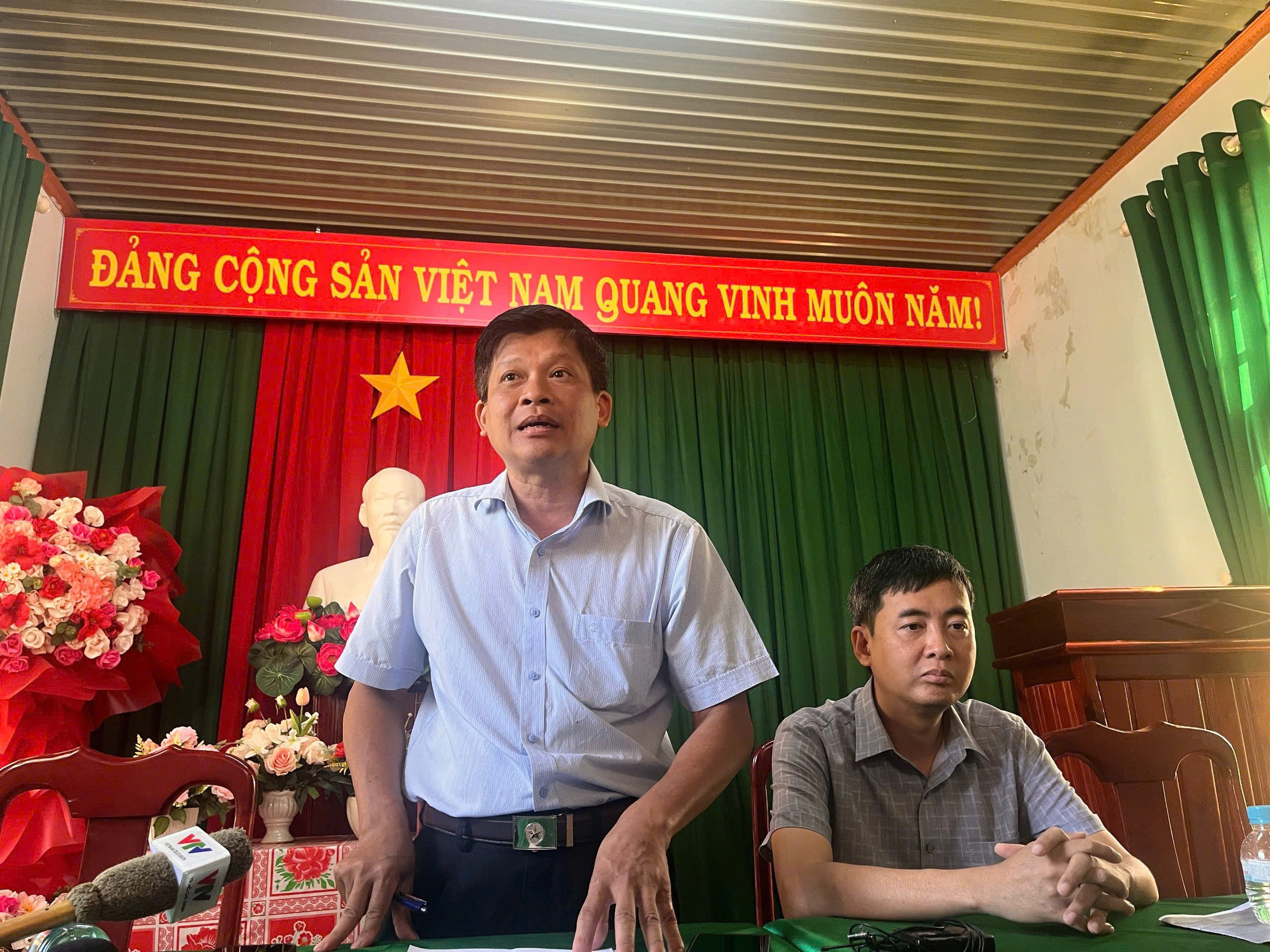 NÓI THẲNG: Nhà dân "treo" mép vực - Đừng biến "xin lỗi" thành tấm lá chắn - Ảnh 1.