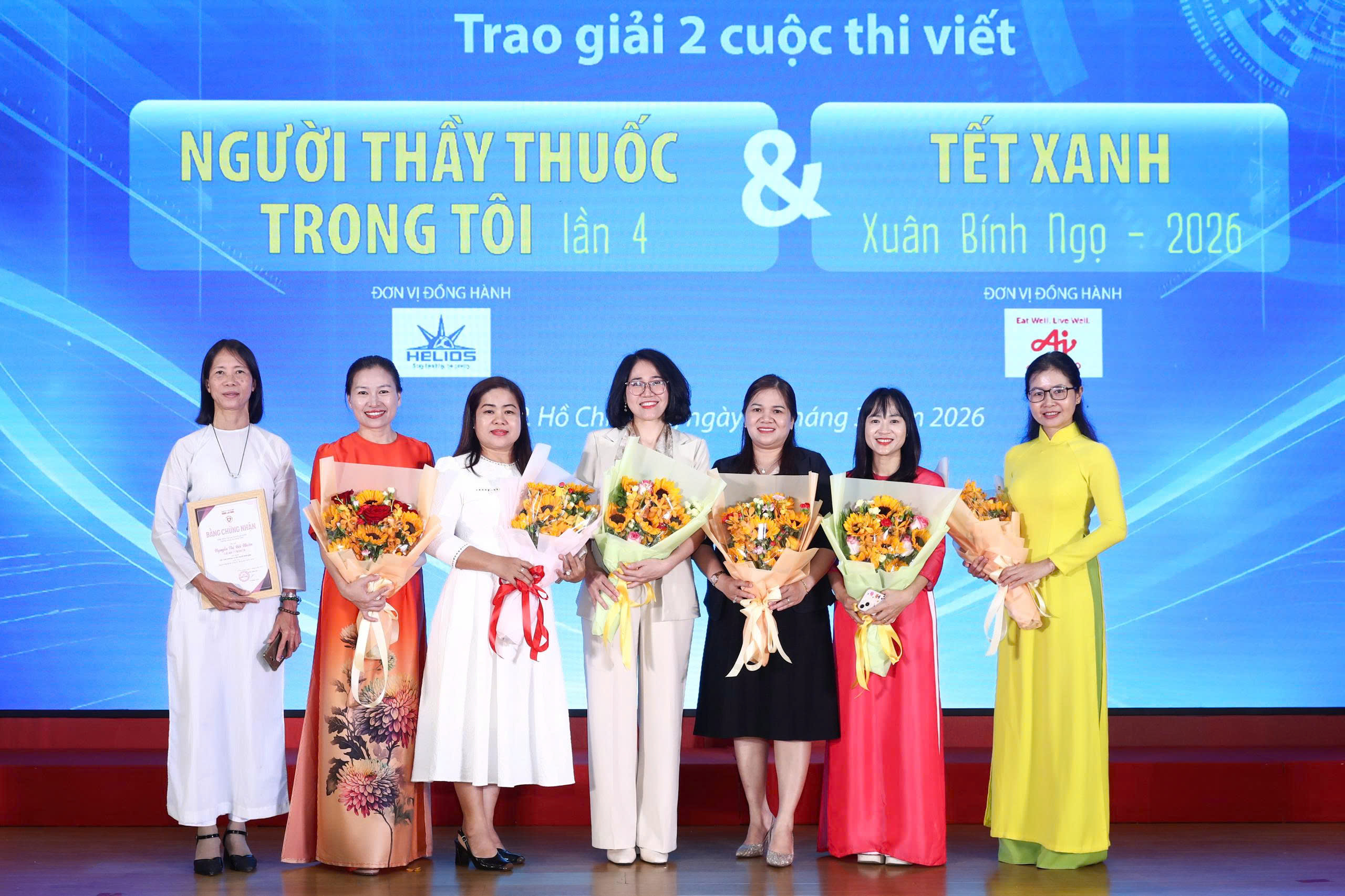 TRAO GIẢI CUỘC THI VIẾT “NGƯỜI THẦY THUỐC TRONG TÔI” LẦN 4: Thầm lặng cống hiến không mệt mỏi - Ảnh 1.