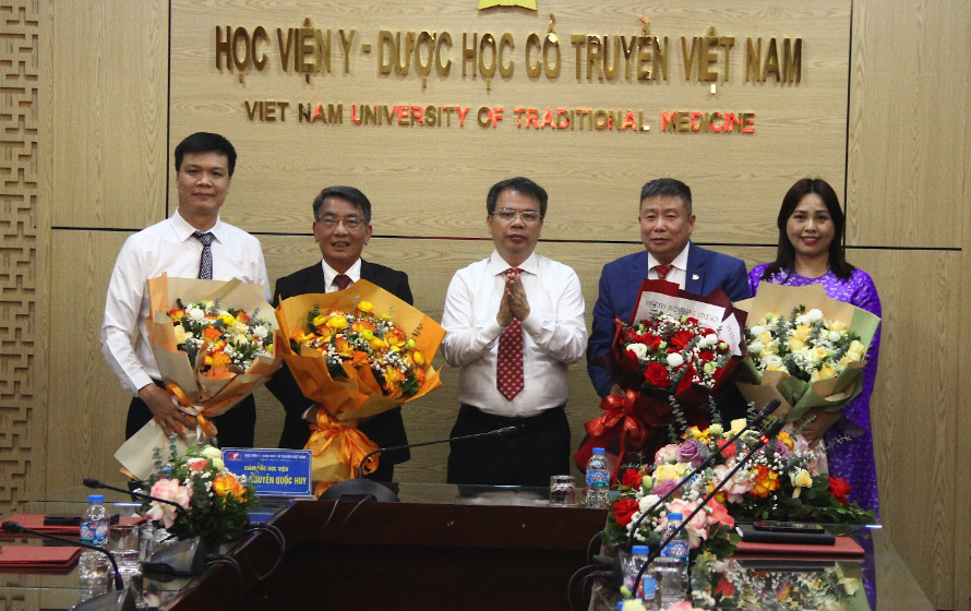 Bổ nhiệm lại bốn phó giáo sư năm ngành Y- Dược học cổ truyền - Ảnh 1.