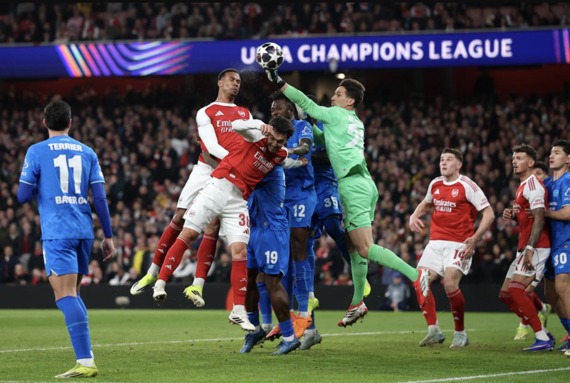"Ph&aacute;o thủ" bắn hạ Leverkusen, Ngoại hạng Anh c&oacute; v&eacute; tứ kết Champions League - Ảnh 4.