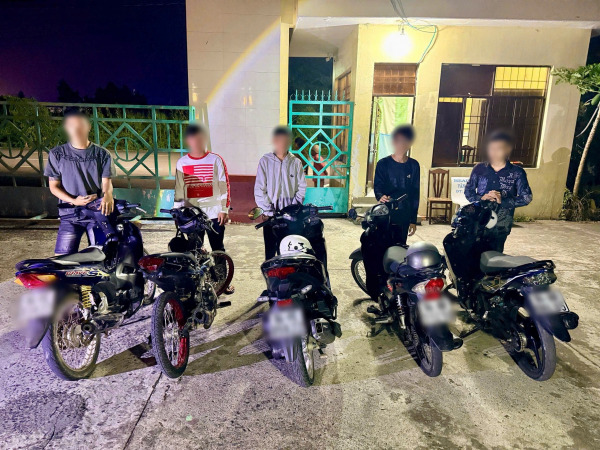 Xử lý nhóm "đua xe" lạng lách, đánh võng gây nguy hiểm trên đường ở Cà Mau - Ảnh 1.