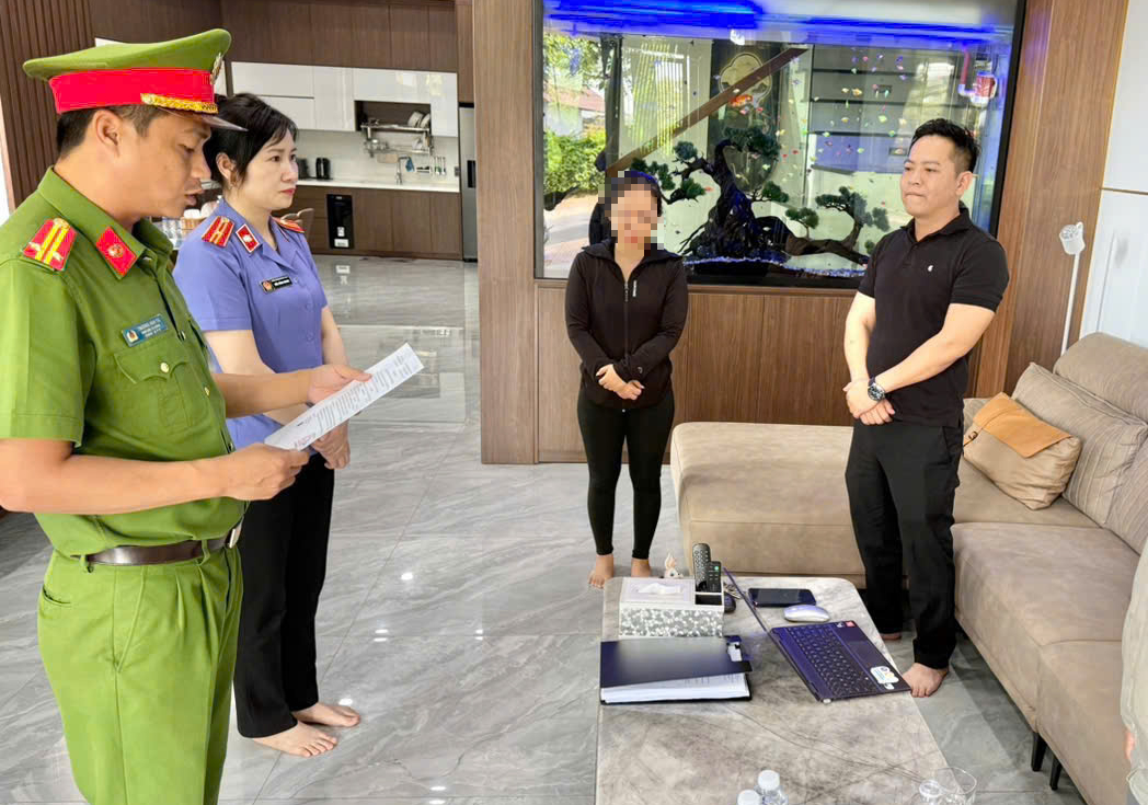 Khởi tố một giám đốc doanh nghiệp vì sản xuất hàng giả - Ảnh 1.