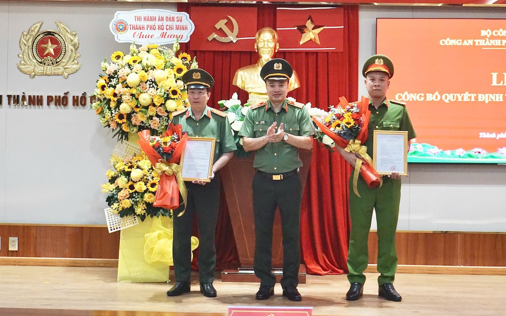 Công bố quyết định bổ nhiệm Thủ trưởng Cơ quan ANĐT và Thủ trưởng Cơ quan CSĐT Công an TPHCM