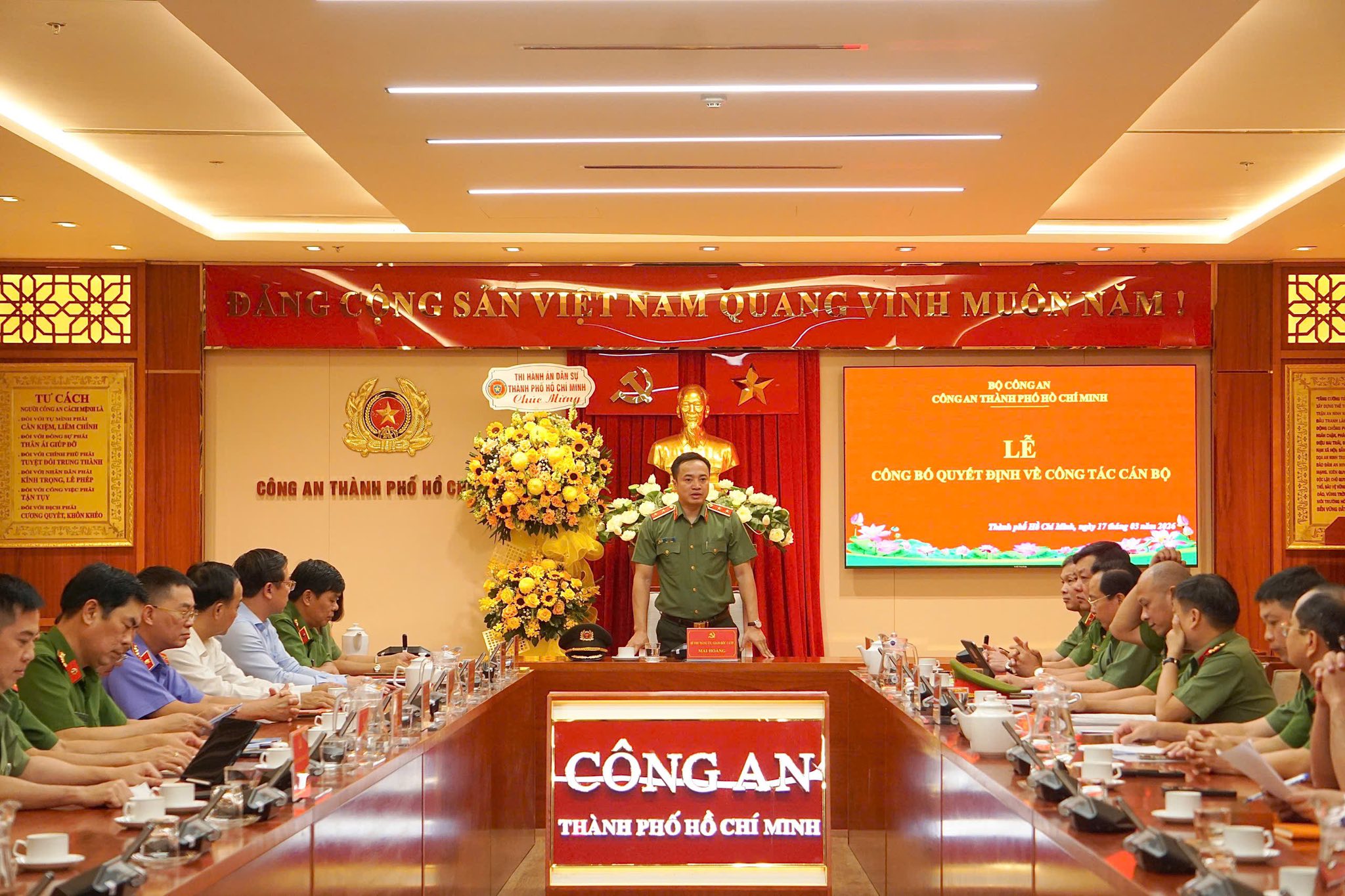 Công an TPHCM công bố quyết định bổ nhiệm chức danh tư pháp 2 lãnh đạo - Ảnh 1.