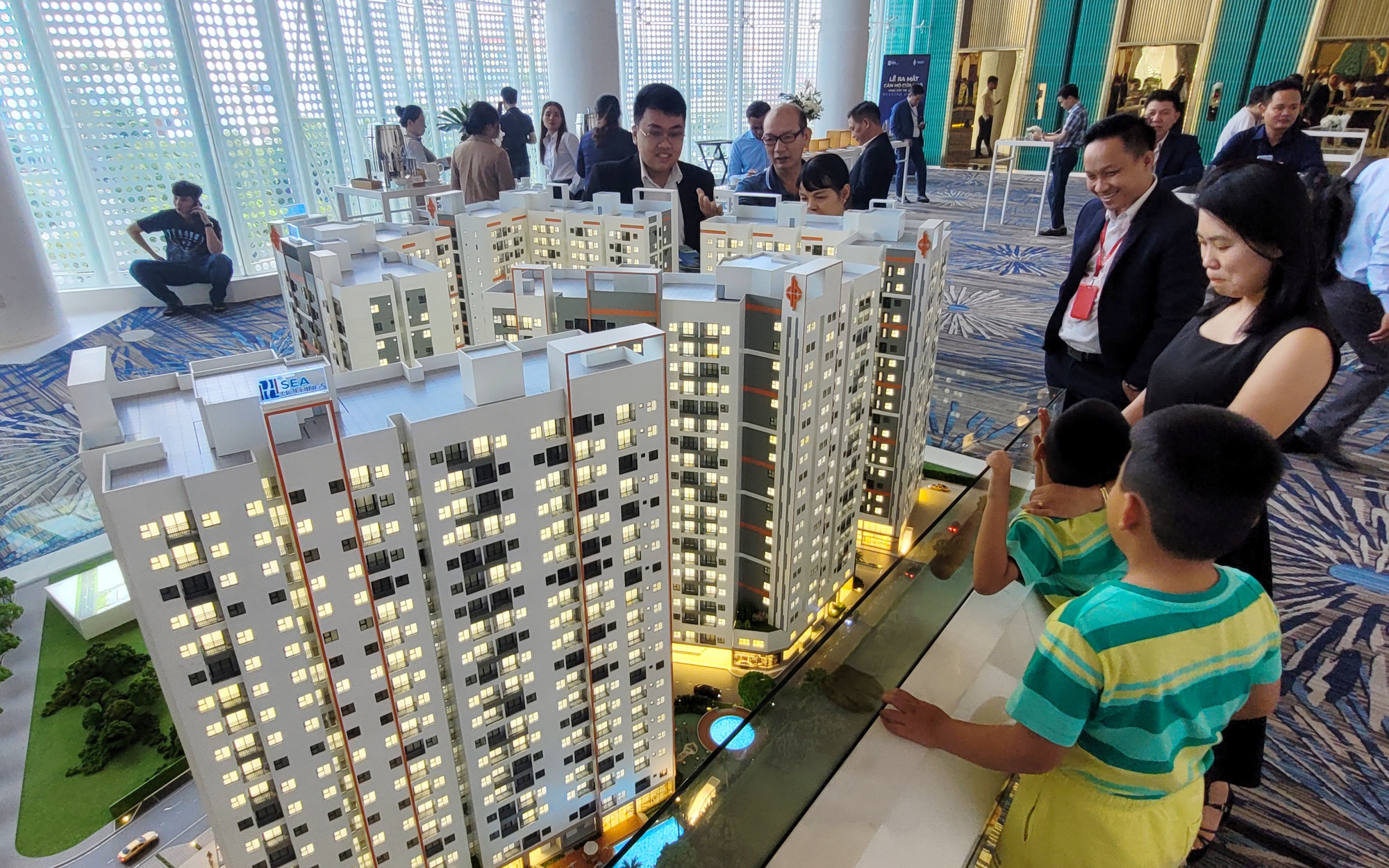 Thị trường bất động sản cần những cú hích