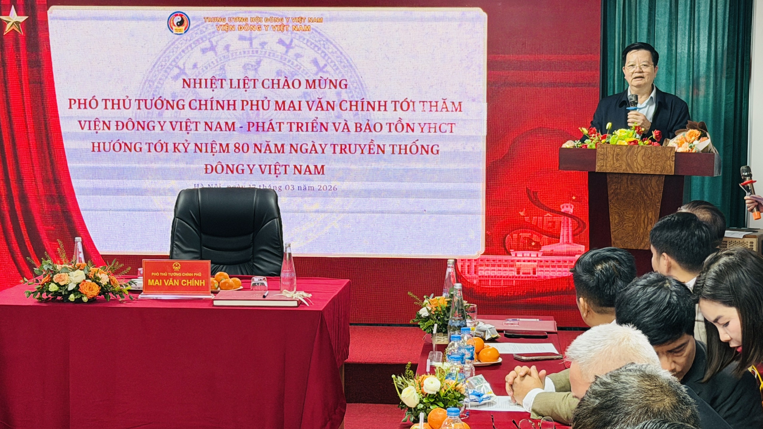 Ph&oacute; Thủ tướng Mai Văn Ch&iacute;nh y&ecirc;u cầu ph&aacute;t huy vai tr&ograve; y học cổ truyền - Ảnh 1.
