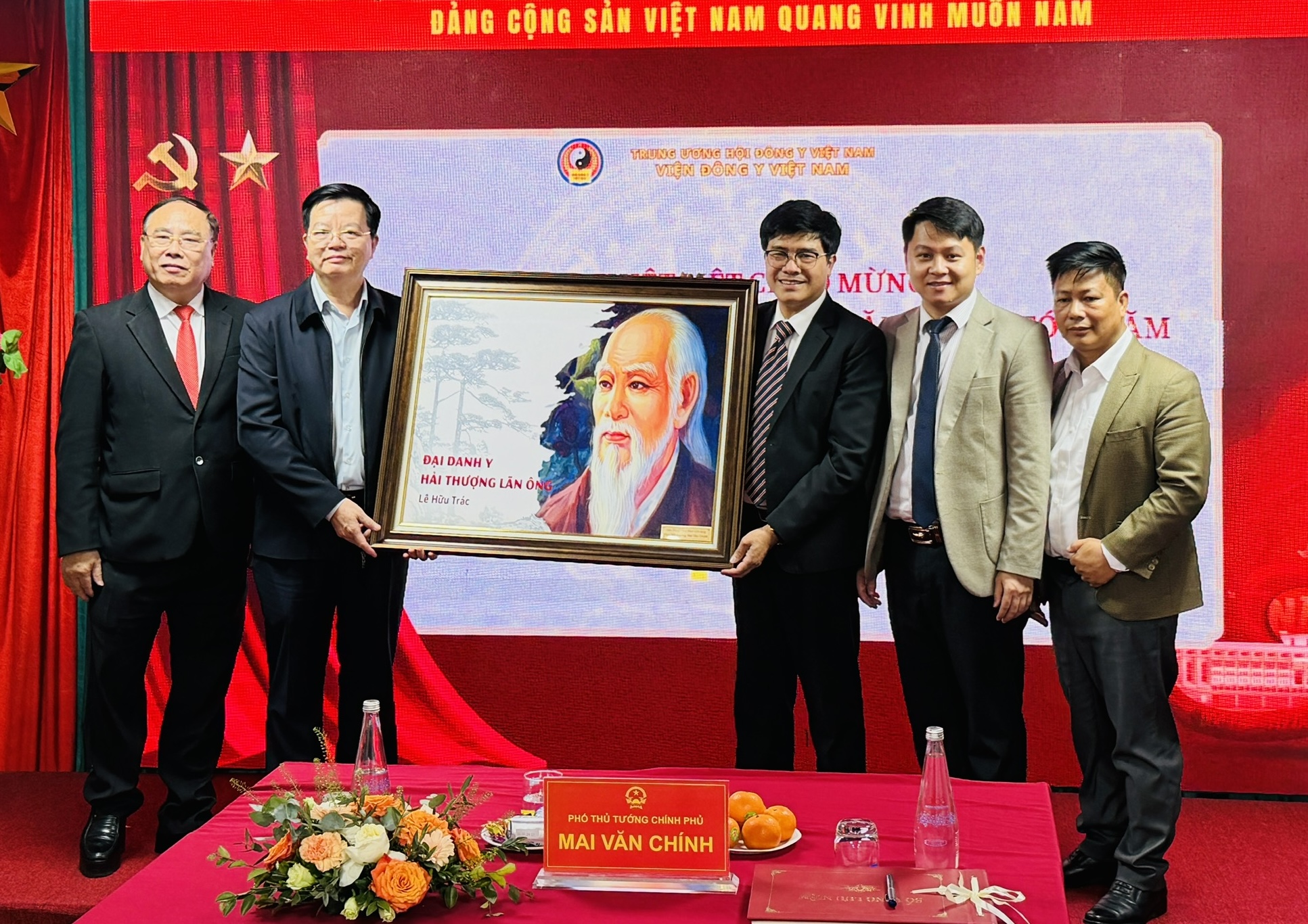 Ph&oacute; Thủ tướng Mai Văn Ch&iacute;nh y&ecirc;u cầu ph&aacute;t huy vai tr&ograve; y học cổ truyền - Ảnh 3.