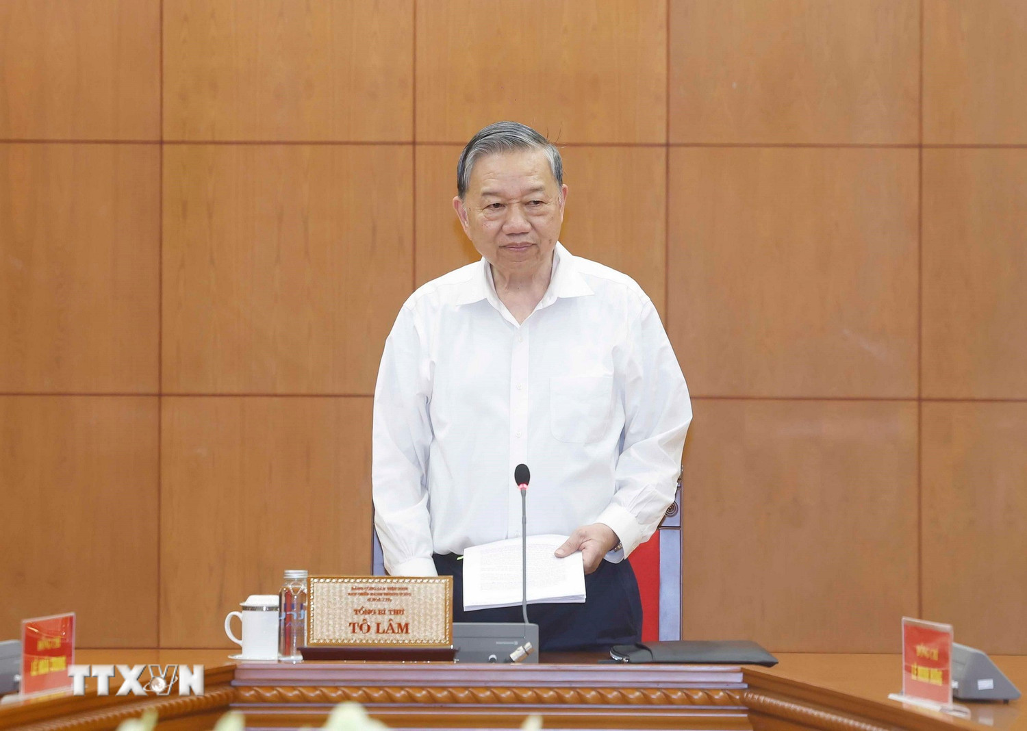 Tổng Bí thư Tô Lâm: Cần có chiến lược cụ thể nhằm tái cơ cấu nền kinh tế - Ảnh 1.