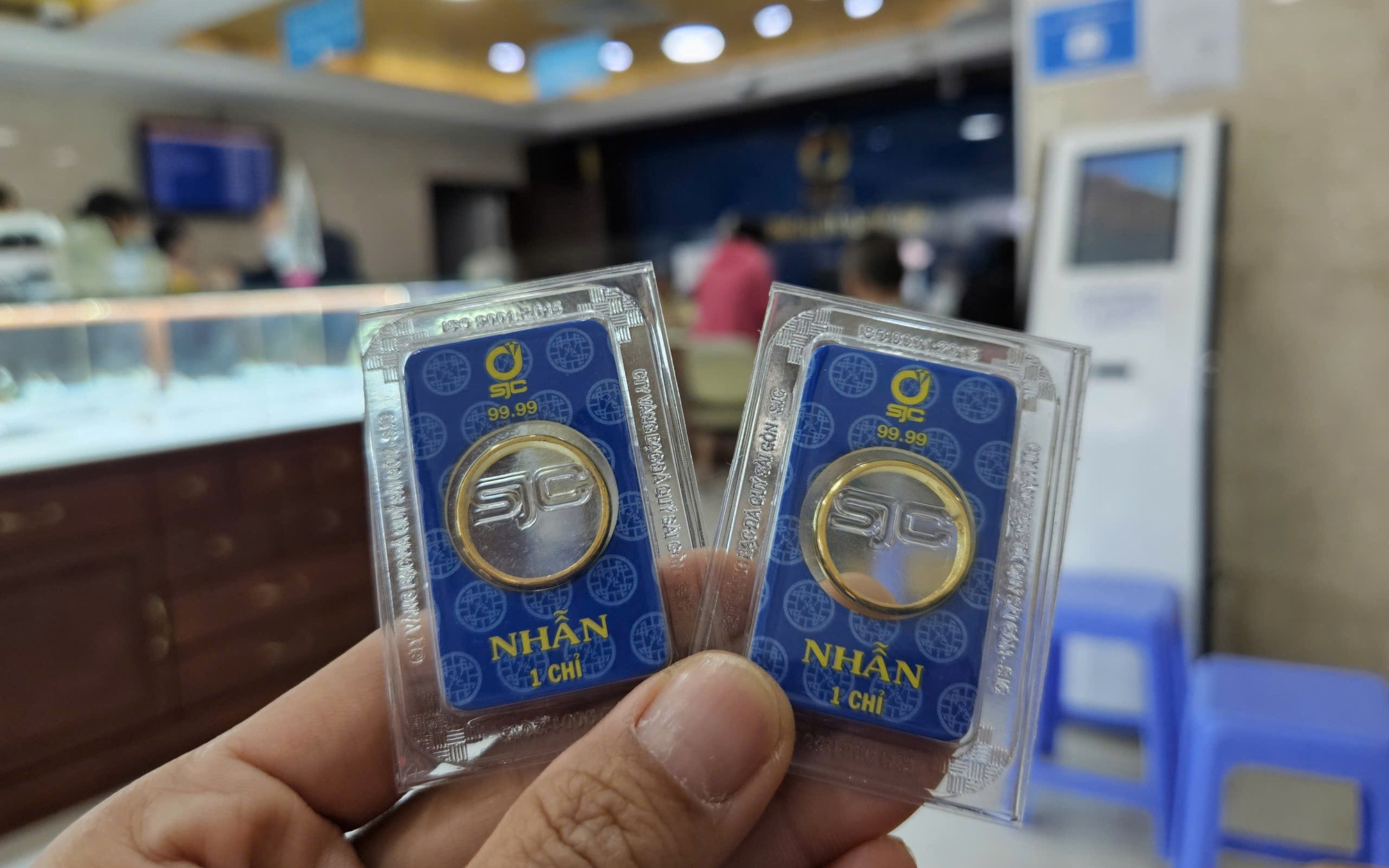 Giá vàng thế giới giảm sốc 2026: Nhà đầu tư bất ngờ trước cú sốc lớn - Ảnh 1.