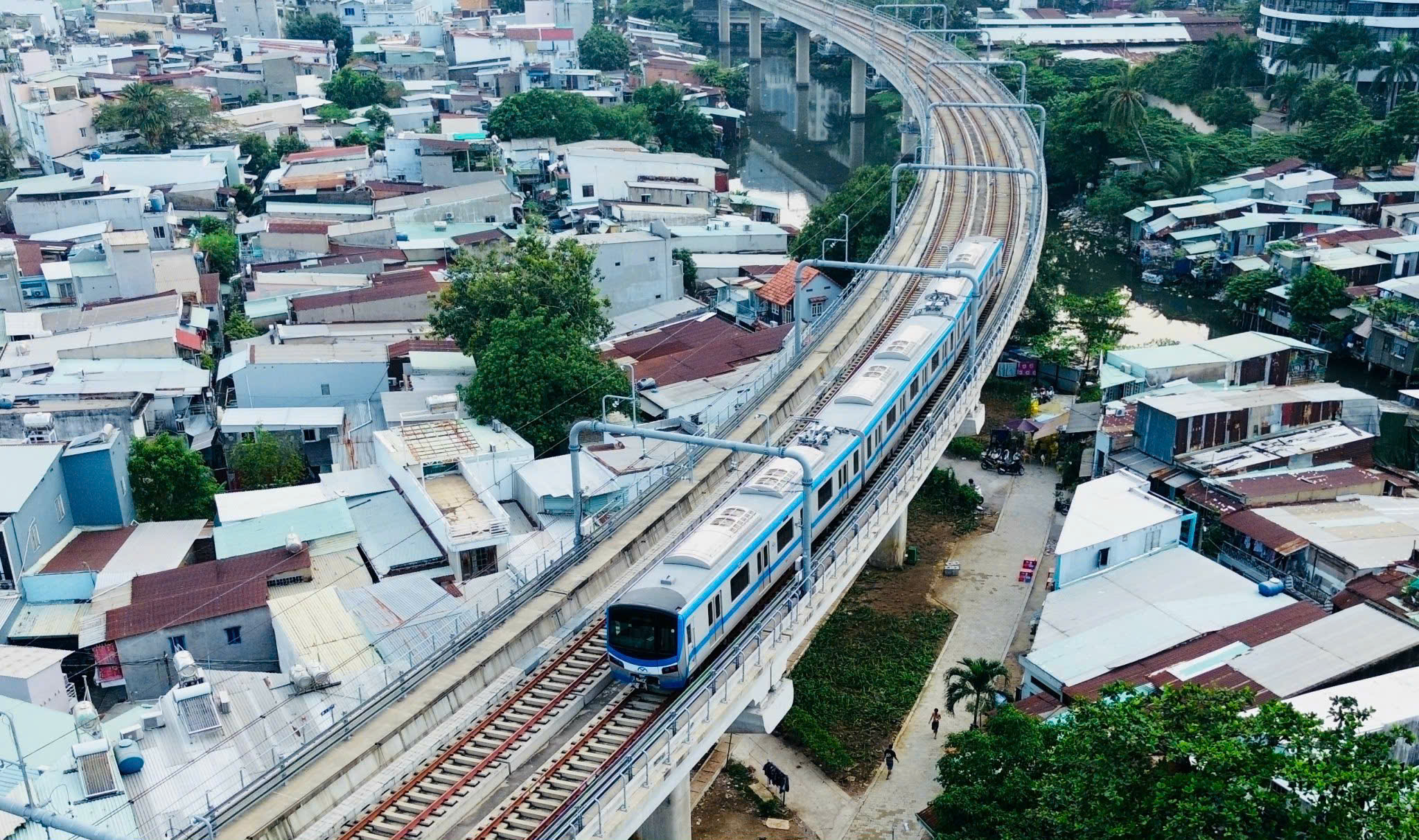 Metro TPHCM vướng vốn, giải ng&acirc;n chậm - Ảnh 1.