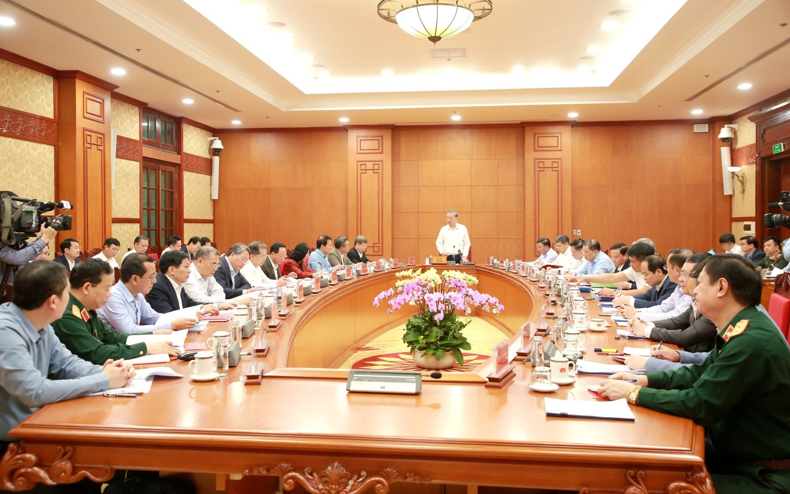 Xử lý đến cùng tham nhũng, lãng phí