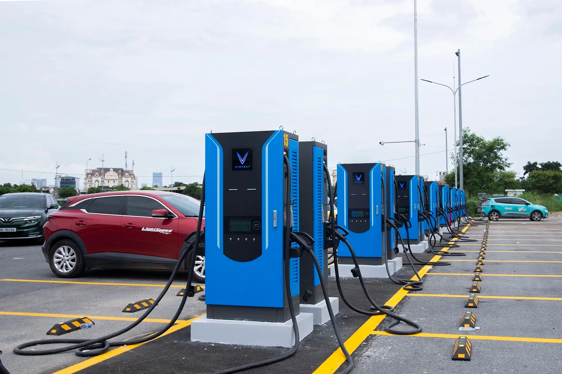 Xây dựng 99 siêu trạm sạc VinFast: Đột phá trong hạ tầng điện xe hơi 2026 - Ảnh 1.