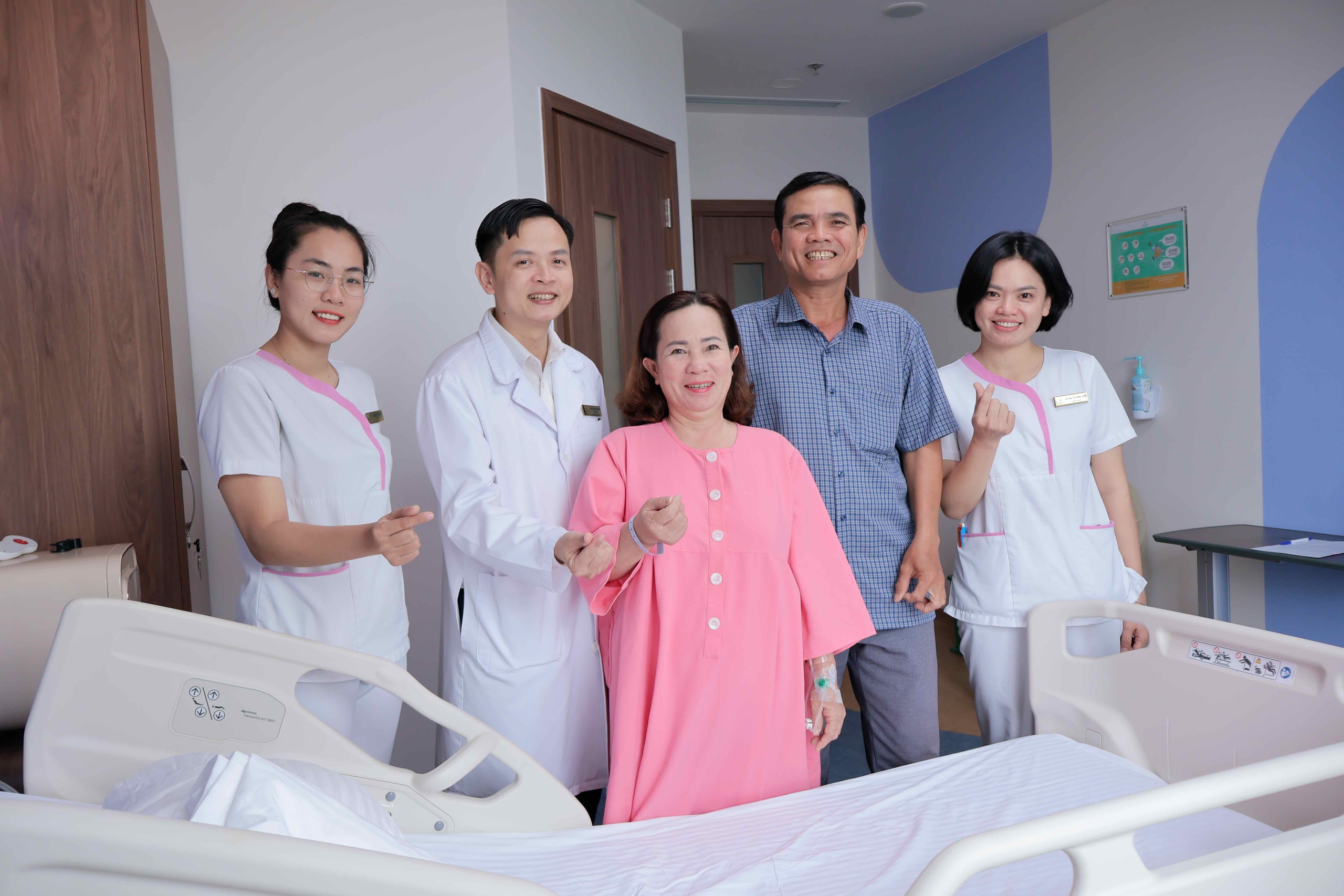 Xuất huyết sau mãn kinh kéo dài, người phụ nữ bất ngờ phát hiện ung thư - Ảnh 2.