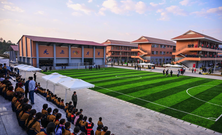 Tổng Bí thư và Thủ tướng dự Lễ khởi công, động thổ đồng loạt các trường nội trú liên cấp biên giới - Ảnh 4.