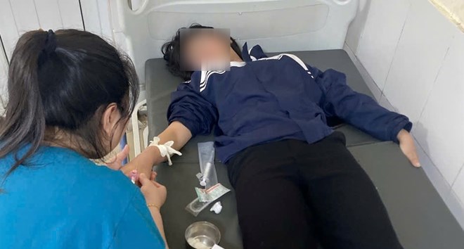 Nữ sinh lớp 7 nhập viện do &aacute;p lực t&acirc;m l&yacute; v&agrave; nghi uống thuốc trừ s&acirc;u - Ảnh 1.
