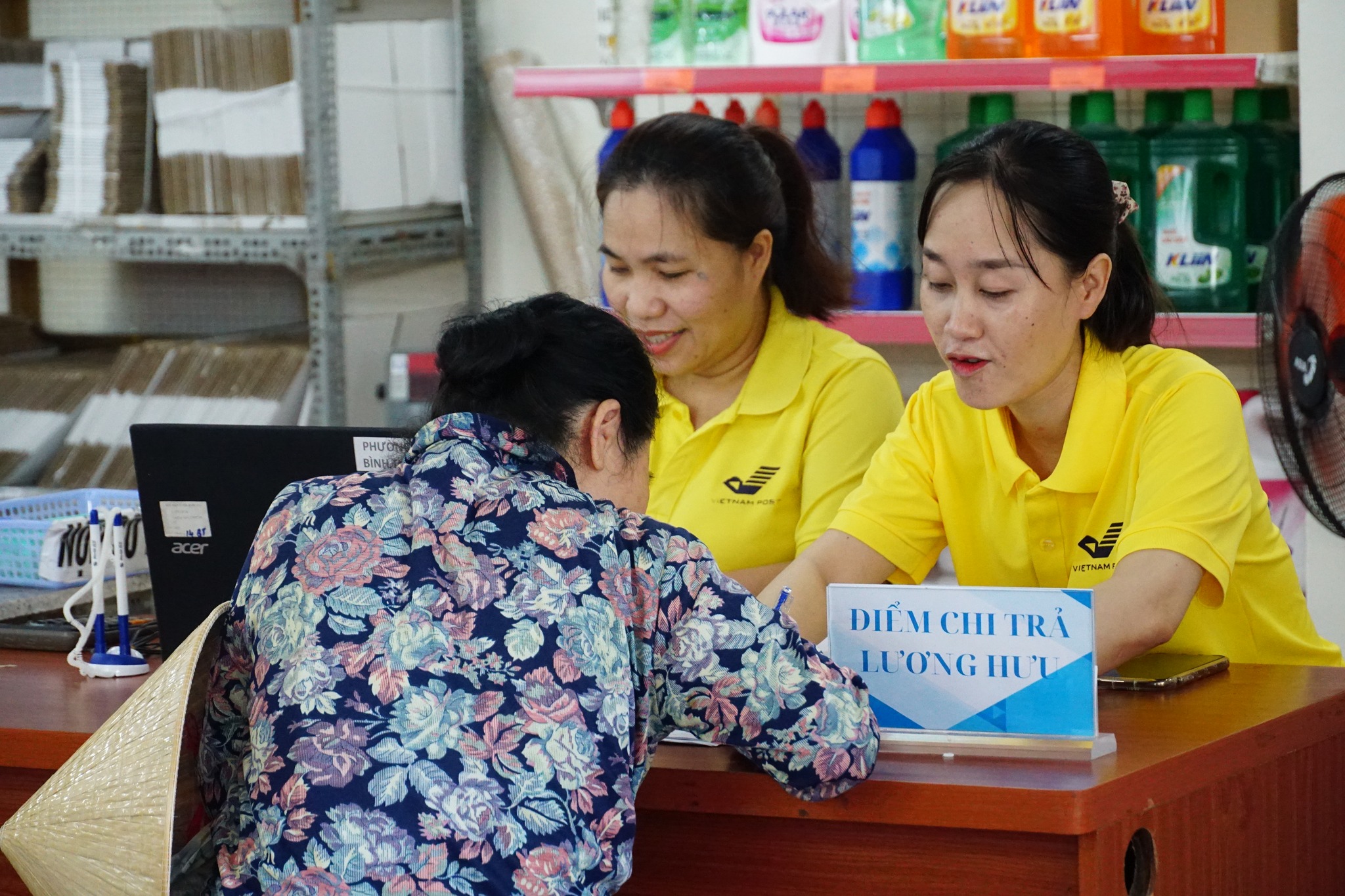 Vì sao lương cơ sở tăng 8% nhưng lương hưu được đề xuất tăng 4,5% và 200.000 đồng/tháng từ 1-7? - Ảnh 1.
