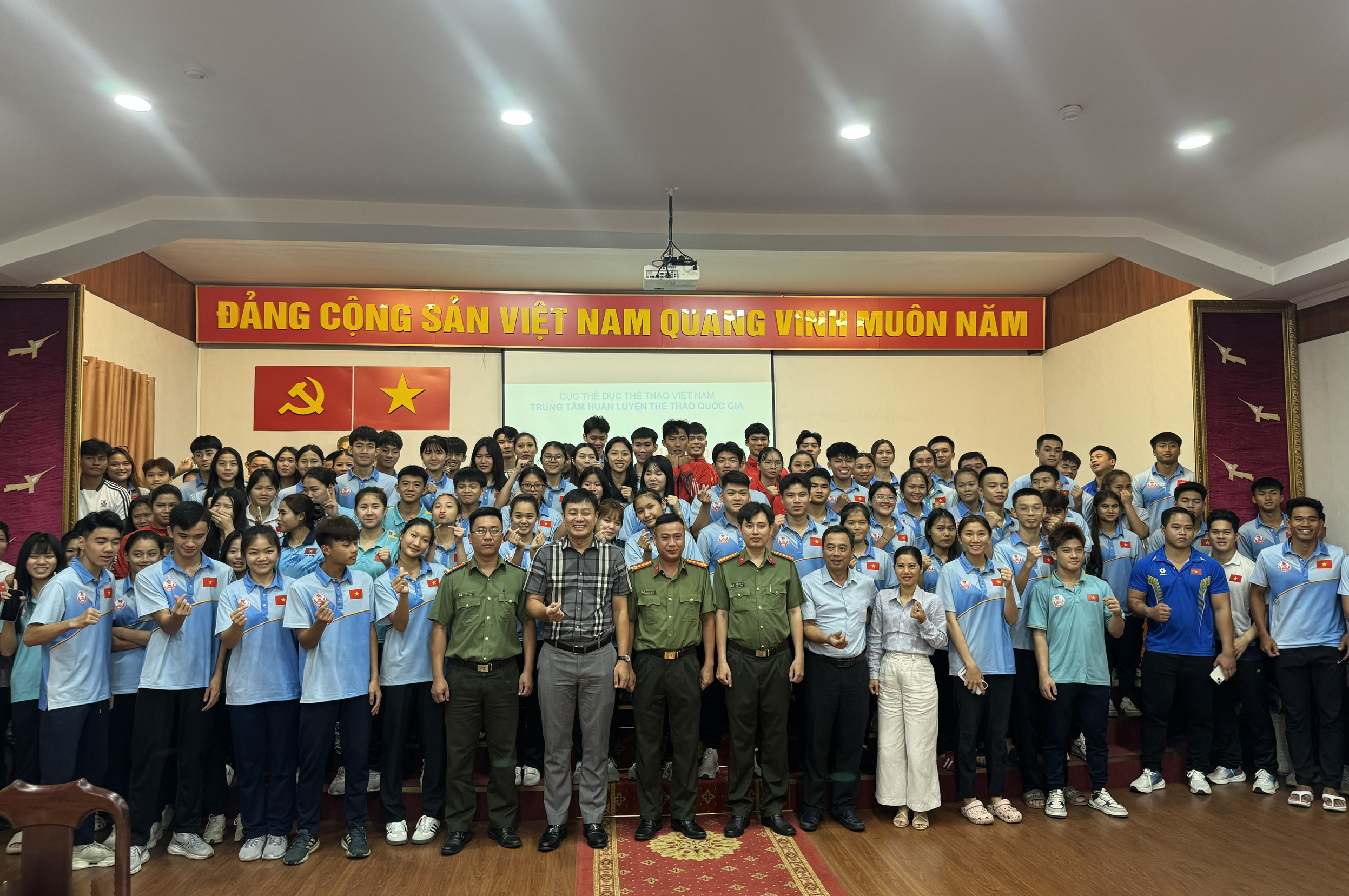 Tuyên truyền kiến thức pháp luật cho HLV, VĐV tại Trung tâm Huấn luyện thể thao Quốc gia - Ảnh 3.