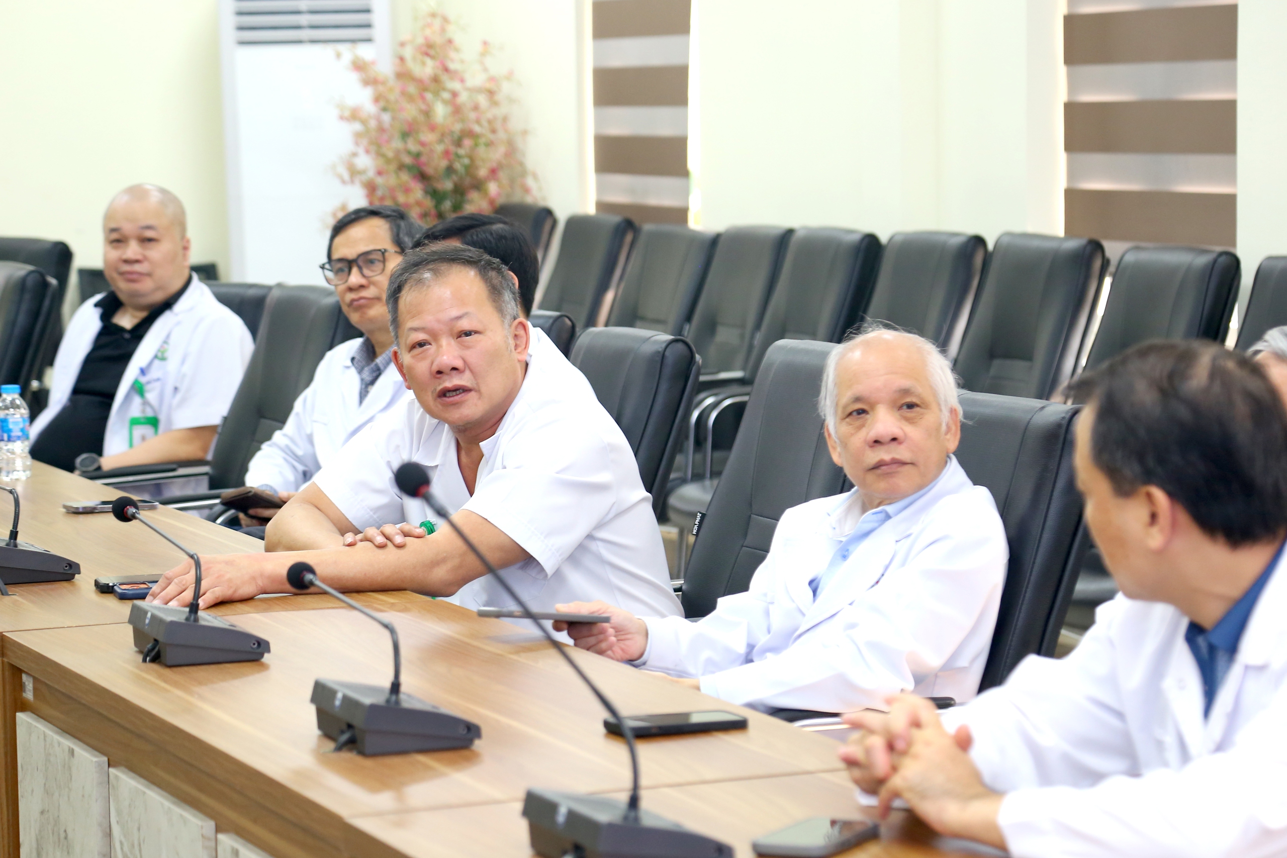 Lần đầu tại Việt Nam: Người được nhận gan lại hiến gan cho người bệnh kh&aacute;c - Ảnh 4.