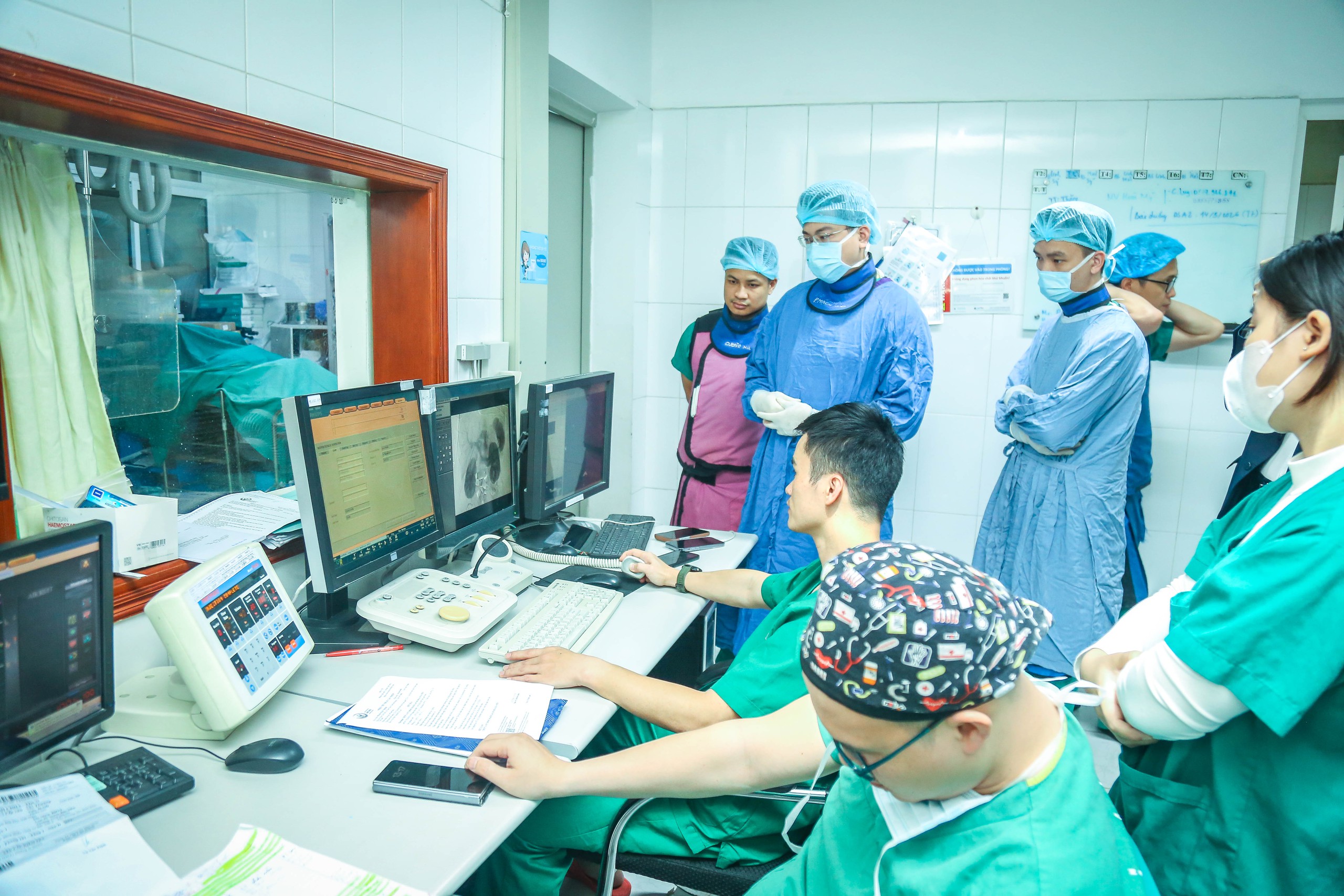 Lần đầu tại Việt Nam: Người được nhận gan lại hiến gan cho người bệnh kh&aacute;c - Ảnh 5.