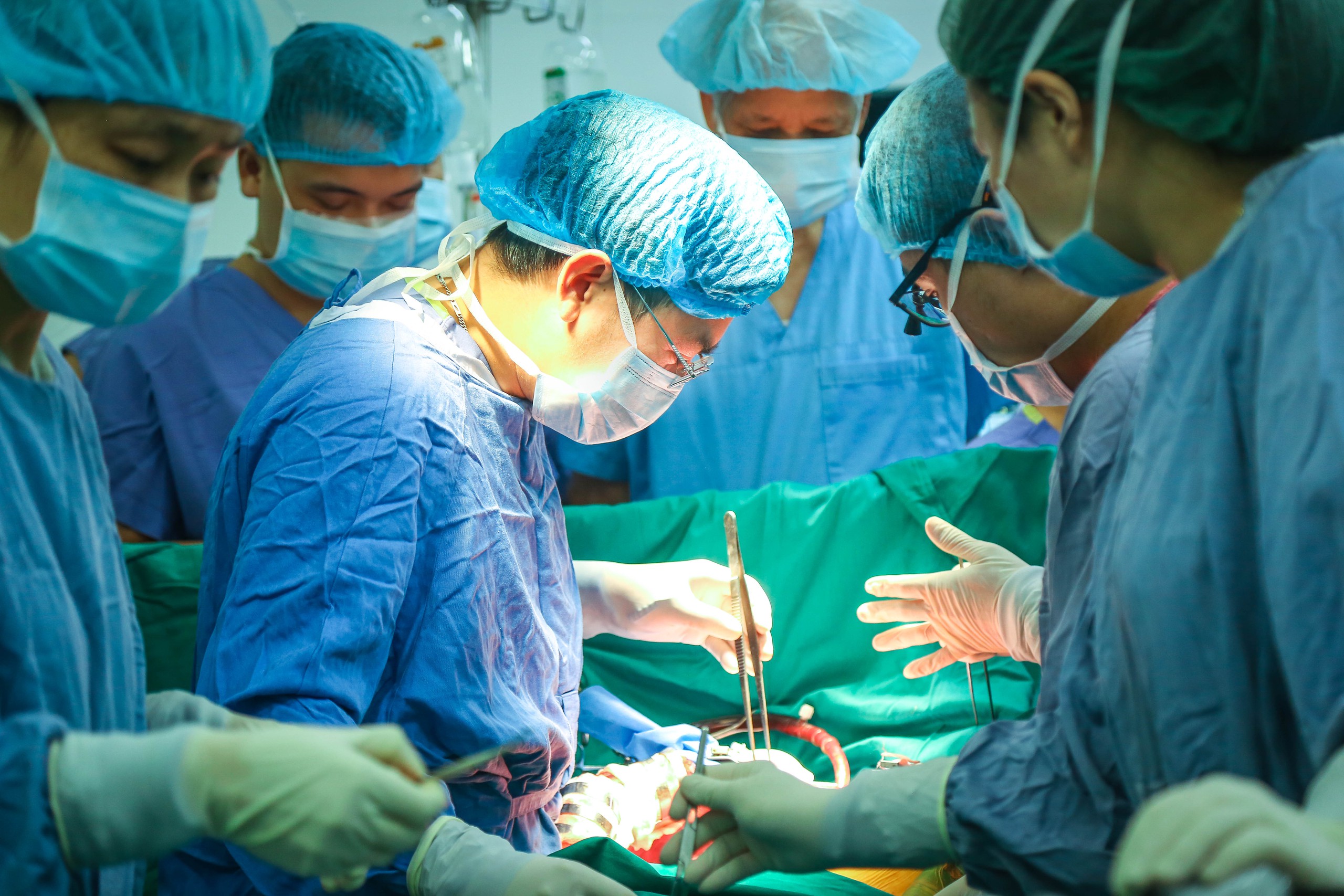 Lần đầu tại Việt Nam: Người được nhận gan lại hiến gan cho người bệnh kh&aacute;c - Ảnh 1.
