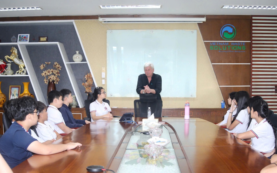 VWS đón học sinh Singapore tham quan Khu liên hợp xử lý rác Đa Phước - Ảnh 4.