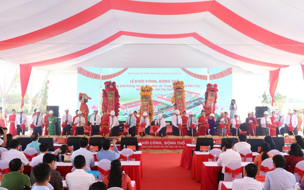 Hình ảnh lễ khởi công 19 trường phổ thông nội trú liên cấp ở Tây Ninh