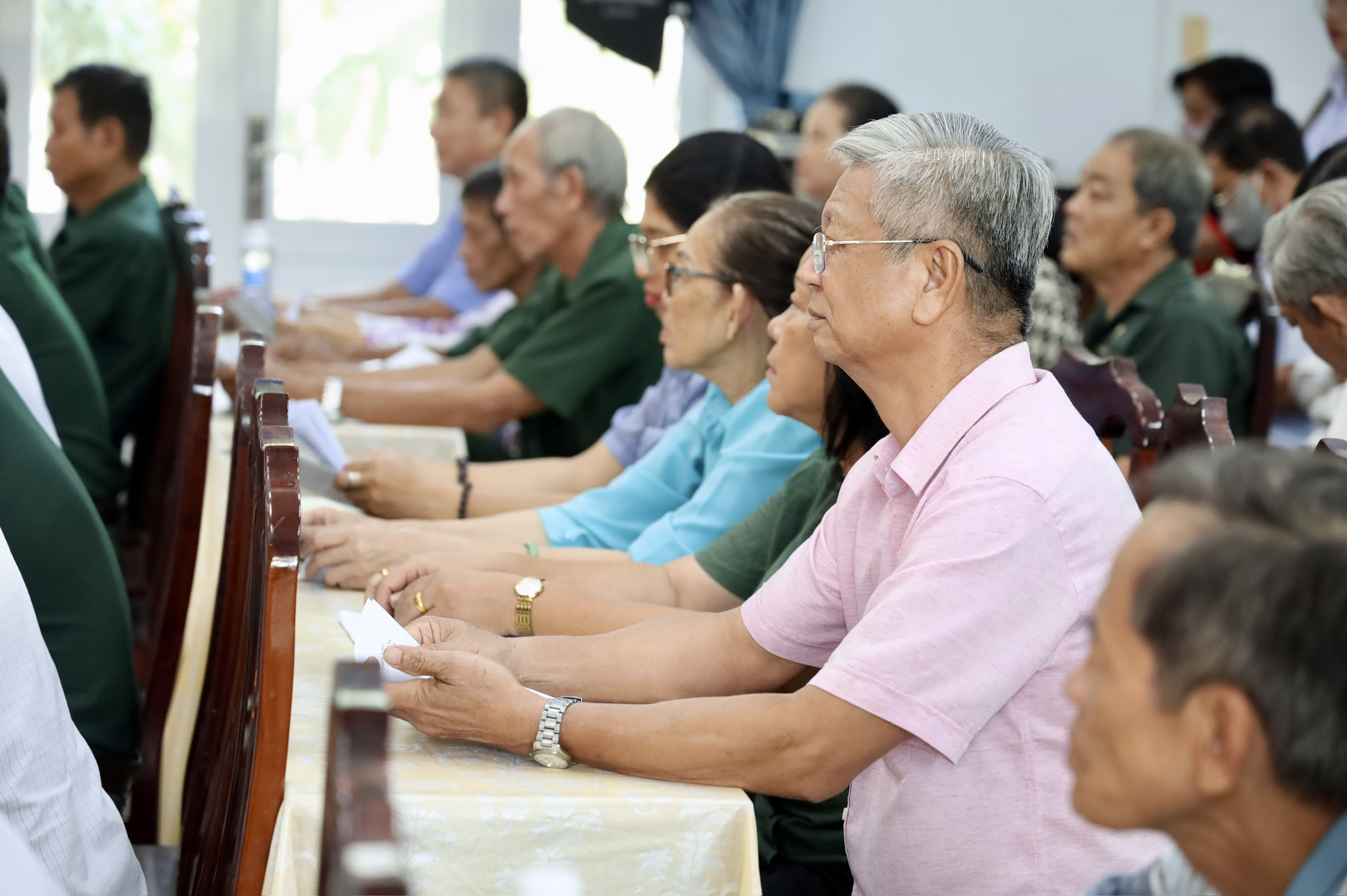 Cử tri 4 x&atilde; ph&iacute;a T&acirc;y TPHCM gửi gắm kỳ vọng về quyết s&aacute;ch s&aacute;t thực tiễn - Ảnh 19.