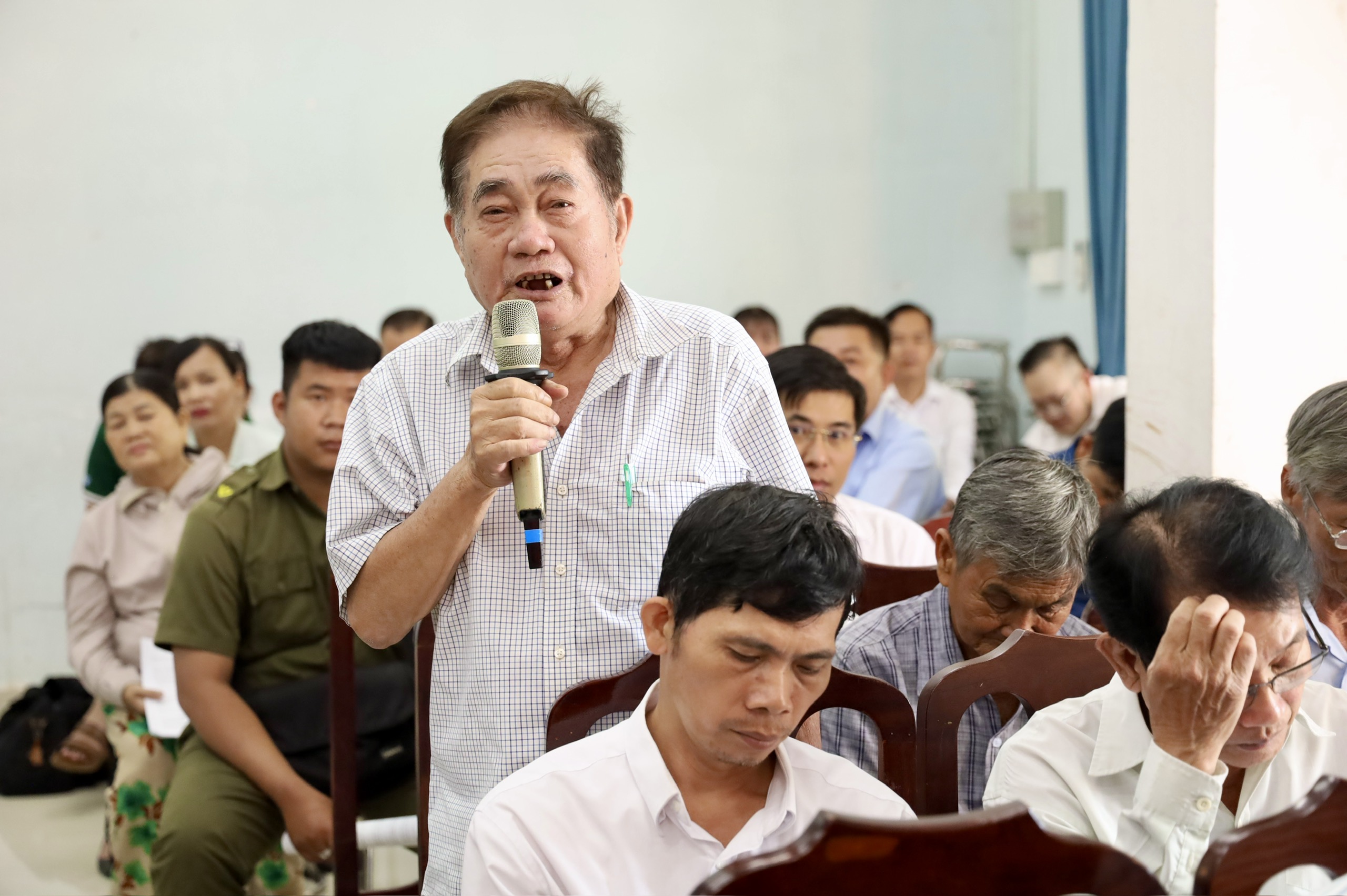Cử tri 4 x&atilde; ph&iacute;a T&acirc;y TPHCM gửi gắm kỳ vọng về quyết s&aacute;ch s&aacute;t thực tiễn - Ảnh 18.
