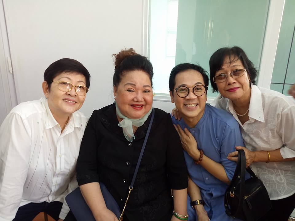 Rằm th&aacute;ng Gi&ecirc;ng, nghệ sĩ mừng thọ "N&agrave;ng X&ecirc; Đa" NSND Thanh Vy - Ảnh 3.