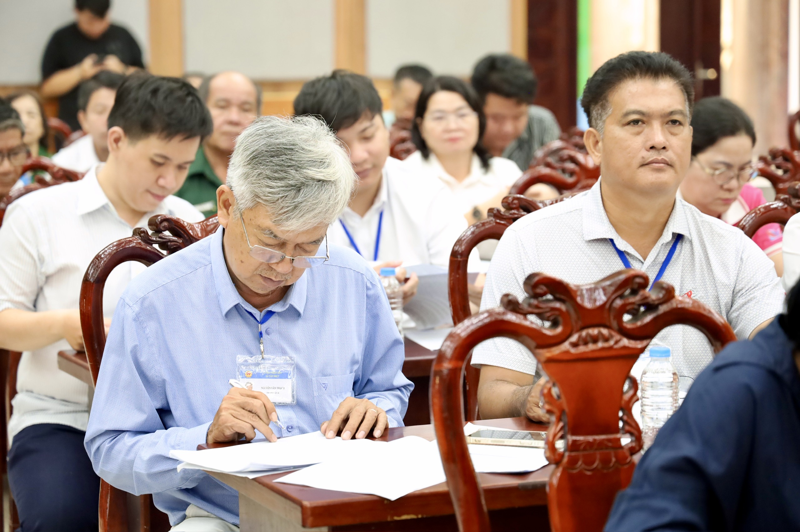 Cử tri 4 x&atilde; ph&iacute;a T&acirc;y TPHCM gửi gắm kỳ vọng về quyết s&aacute;ch s&aacute;t thực tiễn - Ảnh 12.