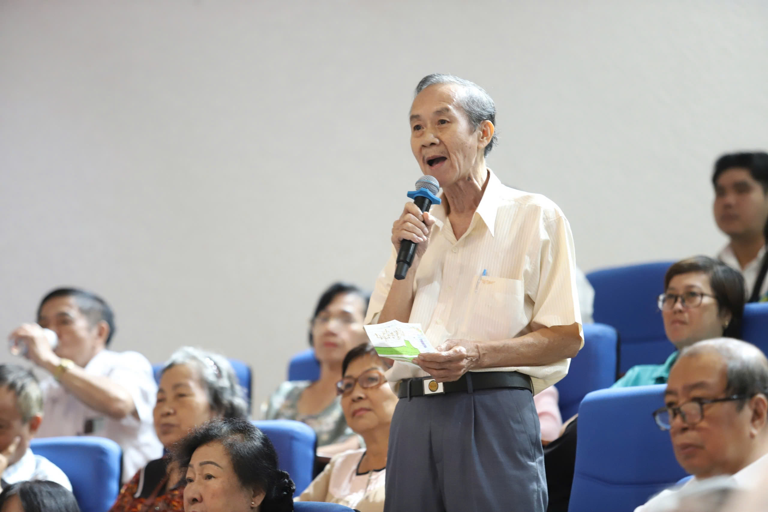 Gặp Bí thư Thành ủy TPHCM, cử tri đánh giá cao việc biến đất "vàng" thành công viên - Ảnh 4.