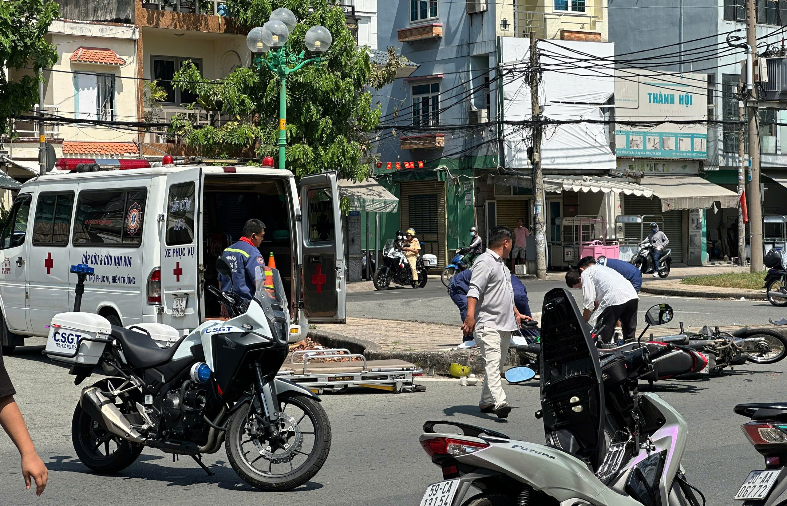 Tai nạn giao th&ocirc;ng nghi&ecirc;m trọng tr&ecirc;n đường T&acirc;n Sơn , TPHCM Ng&agrave;y 2 - 3 - 2026 - Ảnh 1.