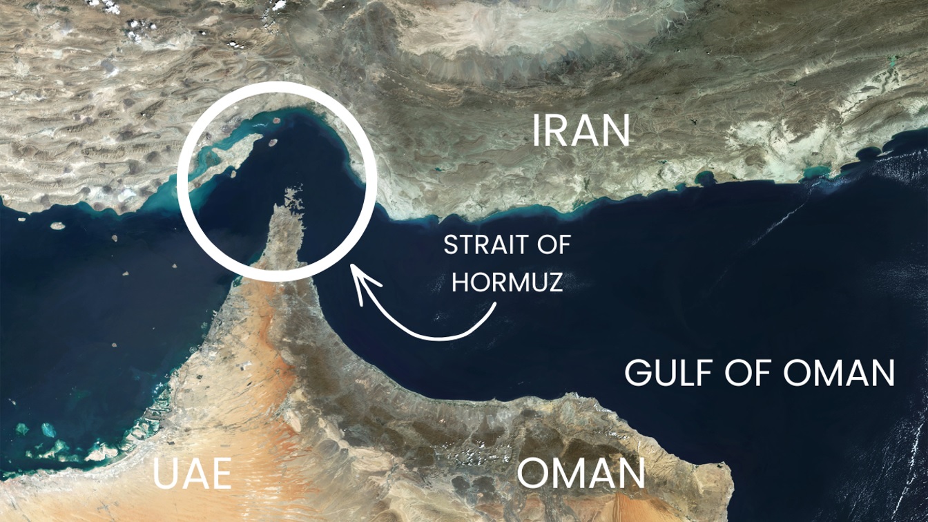 Iran đóng cửa eo biển Hormuz, nhiều nước Trung Đông ngừng sản xuất dầu - Ảnh 1.