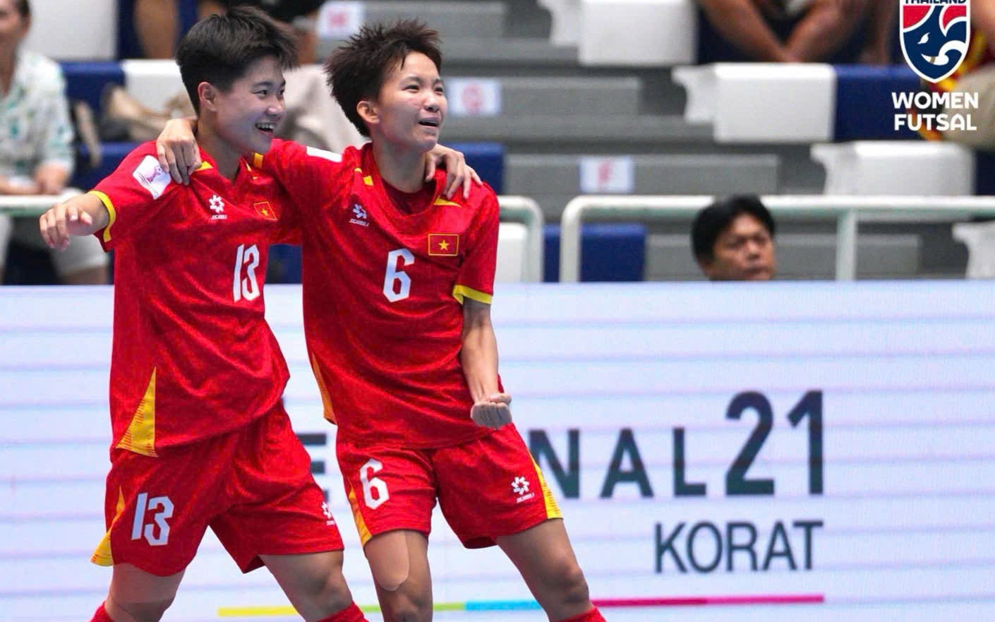 Futsal nữ Việt Nam ngược dòng hạ Indonesia, giành HCĐ Đông Nam Á