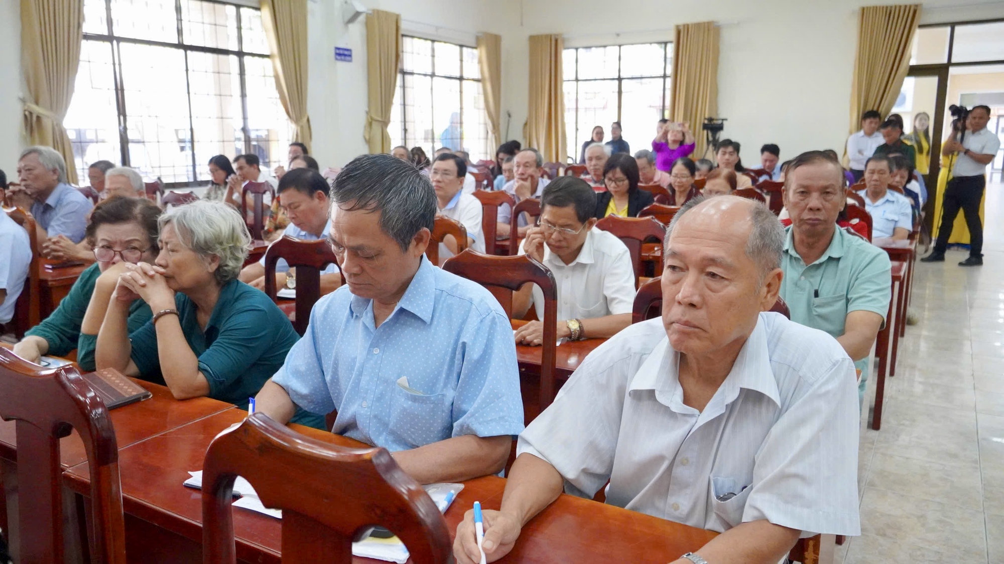 Hơn 200 cử tri phường Vũng T&agrave;u tiếp x&uacute;c ứng cử vi&ecirc;n bầu cử 2026 - Ảnh 5.
