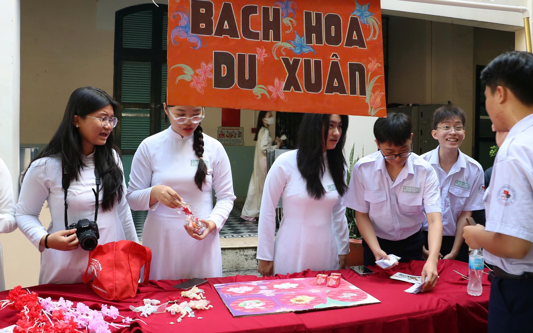 Bài viết về nữ cầu thủ bóng đá gây xúc động mạnh ở "Em đi trẩy hội non sông"