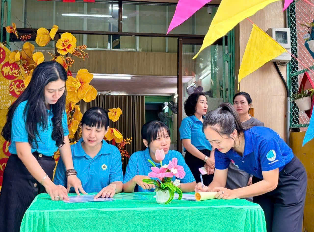 Tuy&ecirc;n truyền s&acirc;u rộng về bầu cử đại biểu Quốc hội v&agrave; đại biểu HĐND c&aacute;c cấp cho người lao động - Ảnh 2.