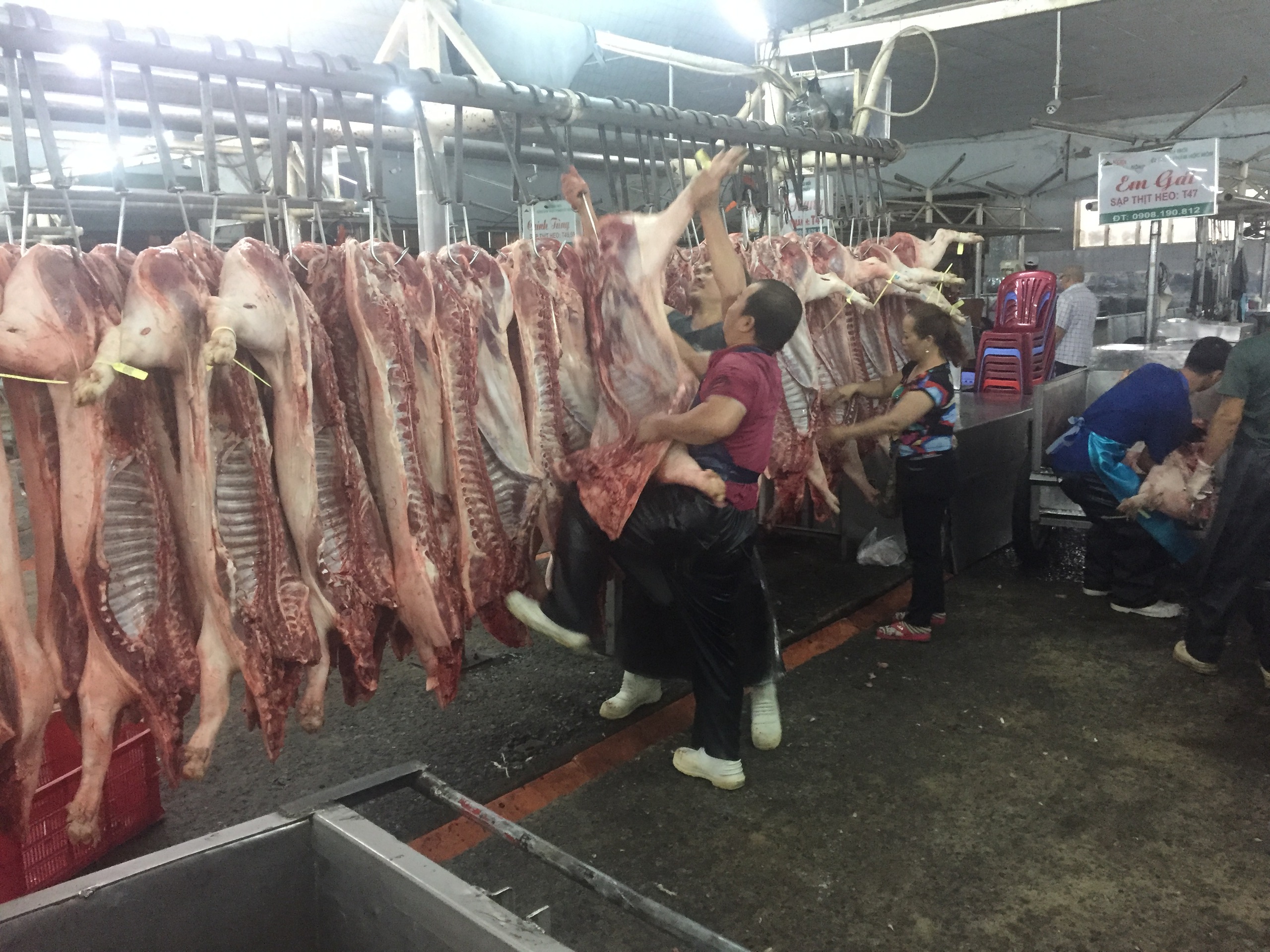 Giá heo hơi hôm nay 20 - 3 tăng mạnh , ảnh hưởng thị trường thực phẩm - Ảnh 1.