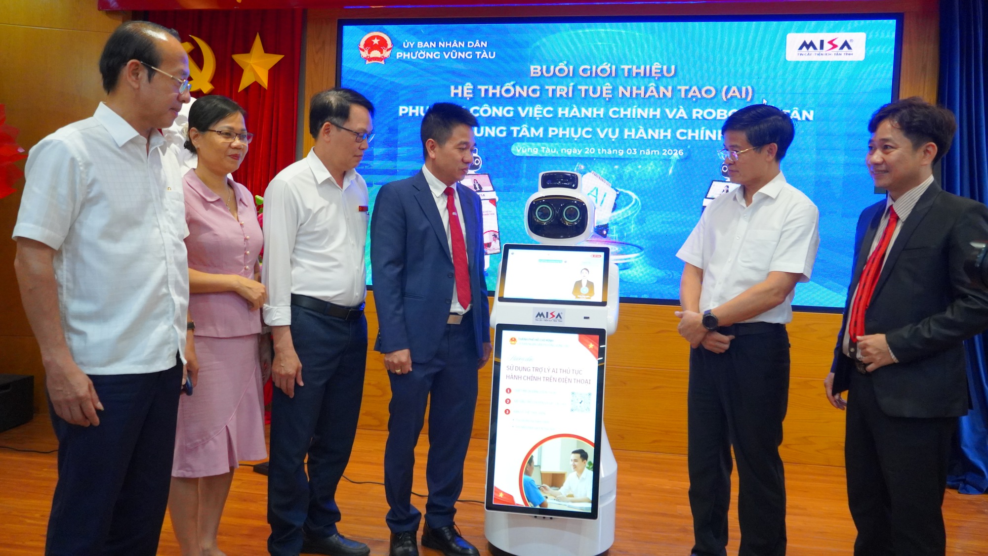Phường Vũng Tàu ứng dụng robot lễ tân phục vụ người dân hiệu quả năm 2026 - Ảnh 1.